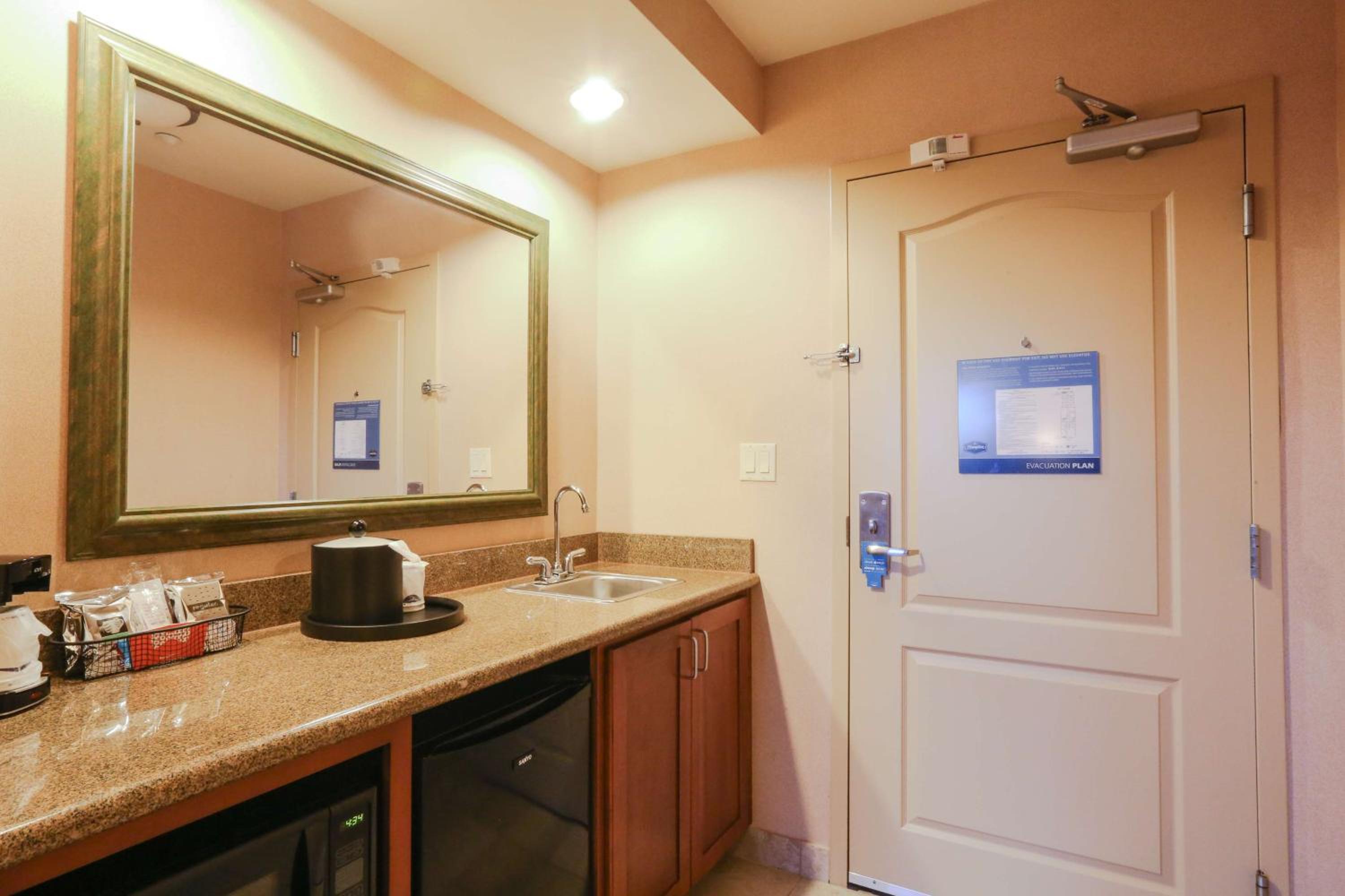 King Studio Suite - Non-Smoking - Photo 5
