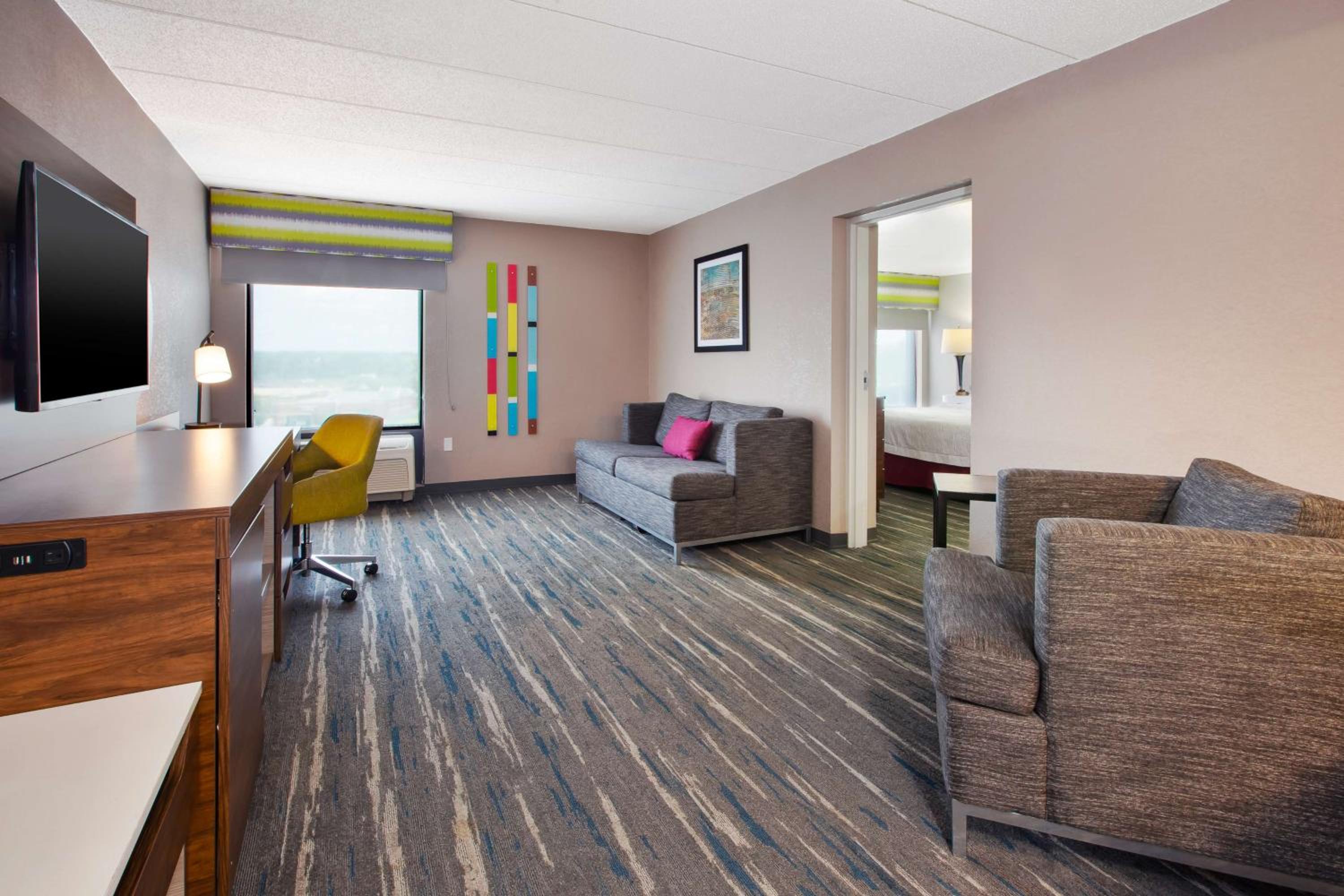 One-Bedroom King Suite with Kitchenette - Non-Smoking  - Photo 6