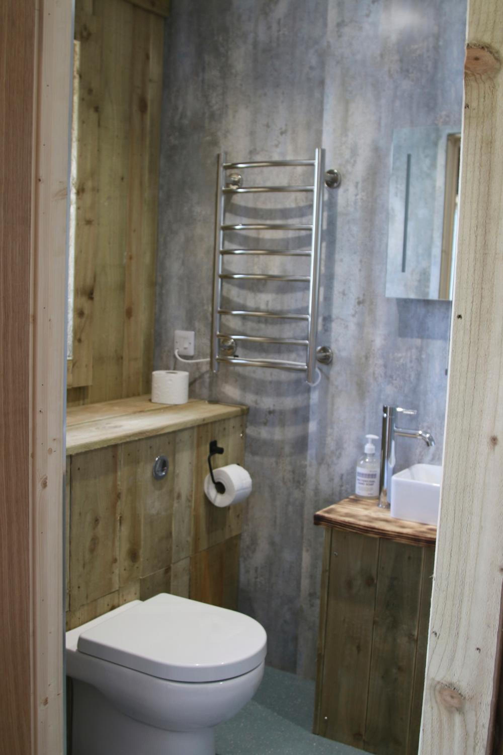 Family Room with Private Bathroom photo 3