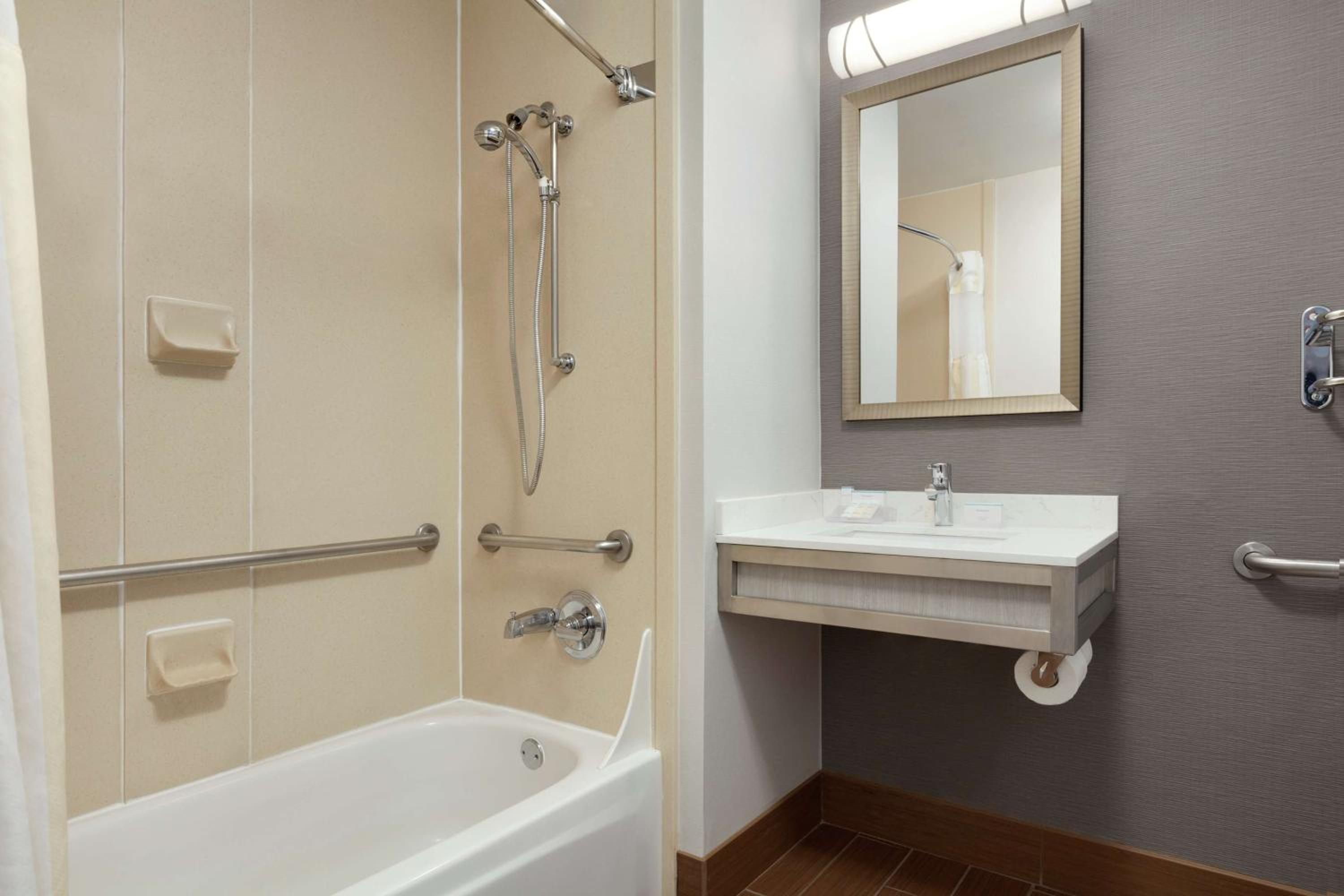 King Room - Hearing Access - Photo 2