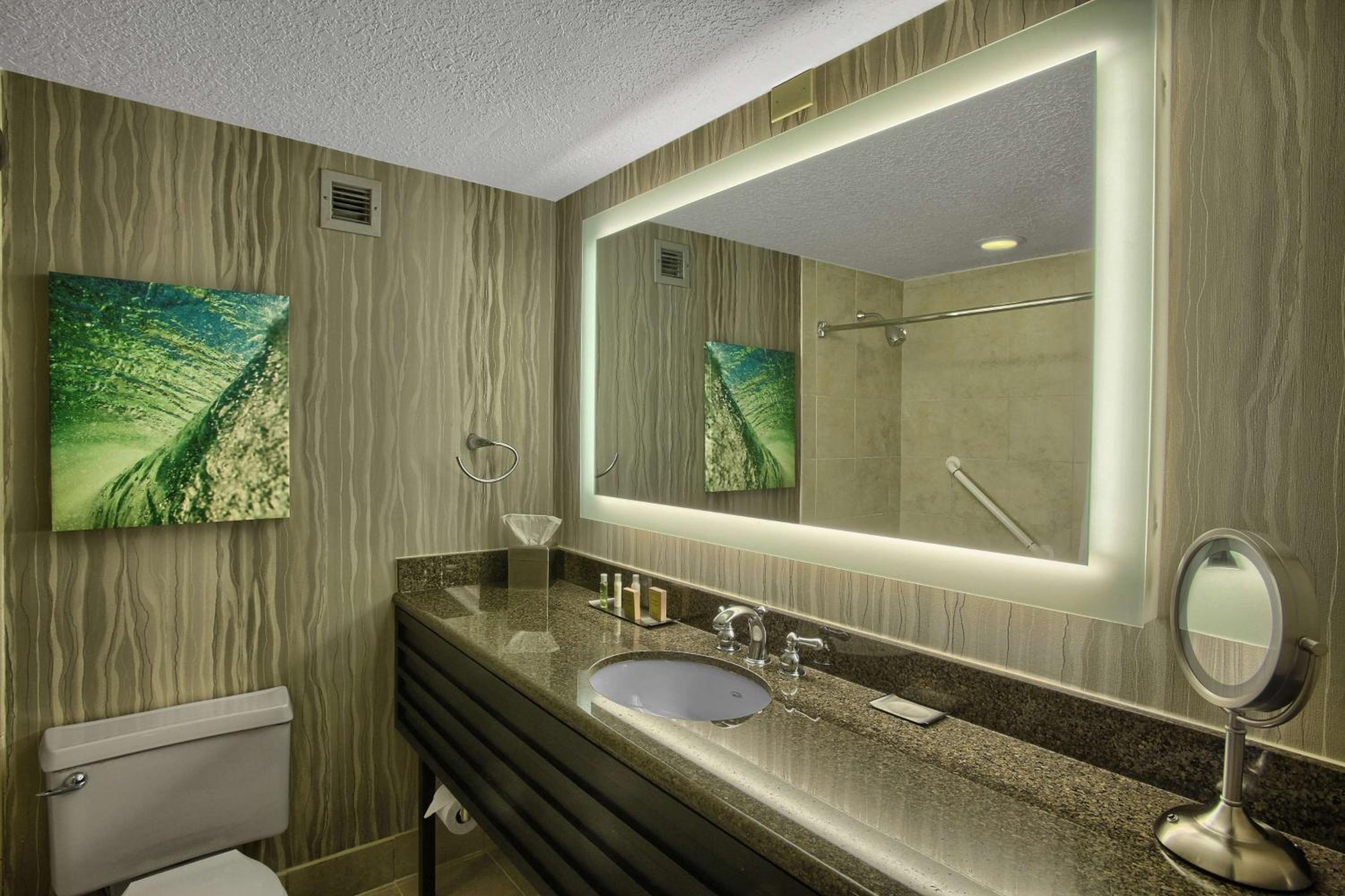 Queen Room with Two Queen Beds - Mobility Access photo 2