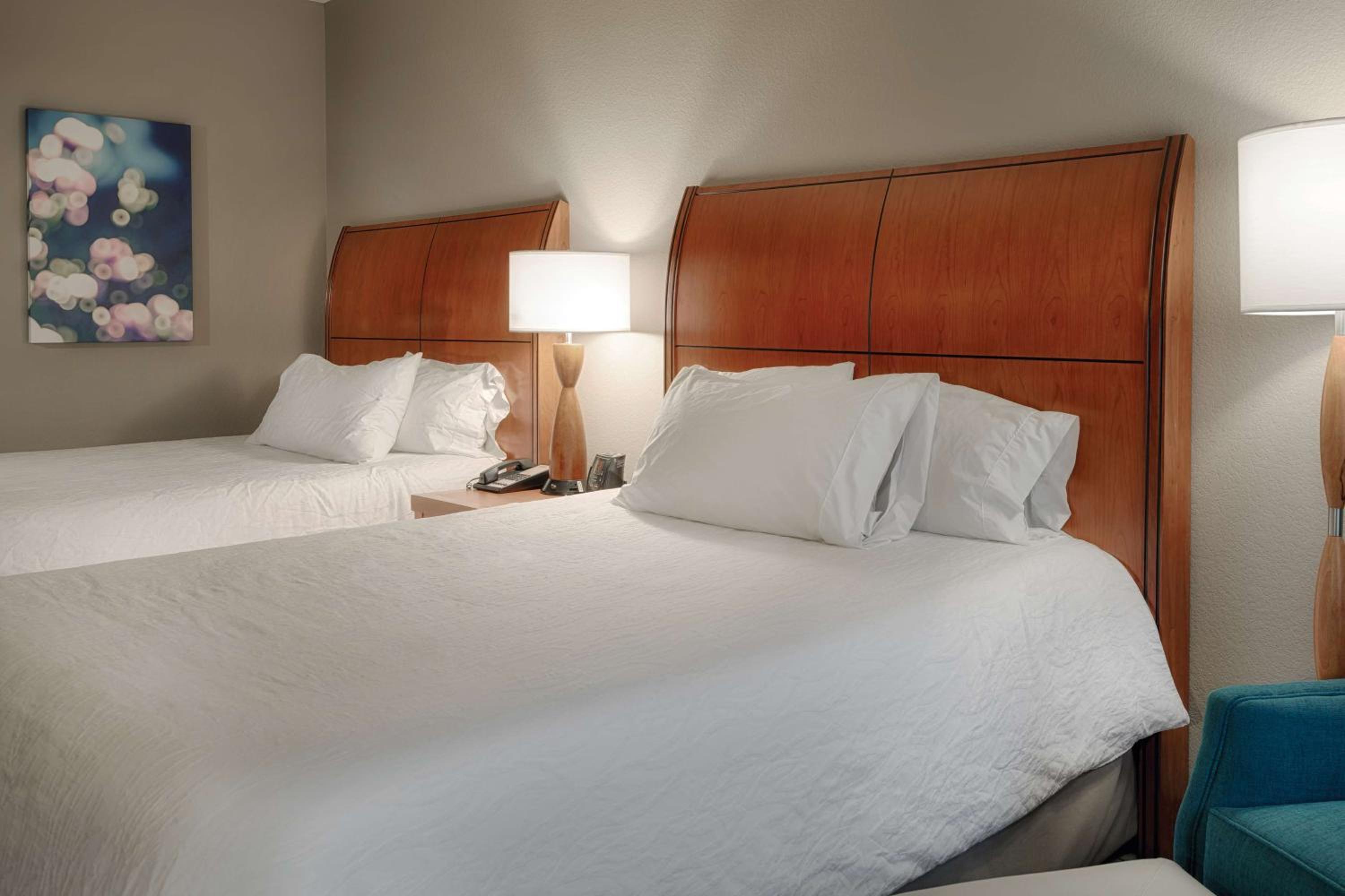 Queen Room with Two Queen Beds - Photo 2