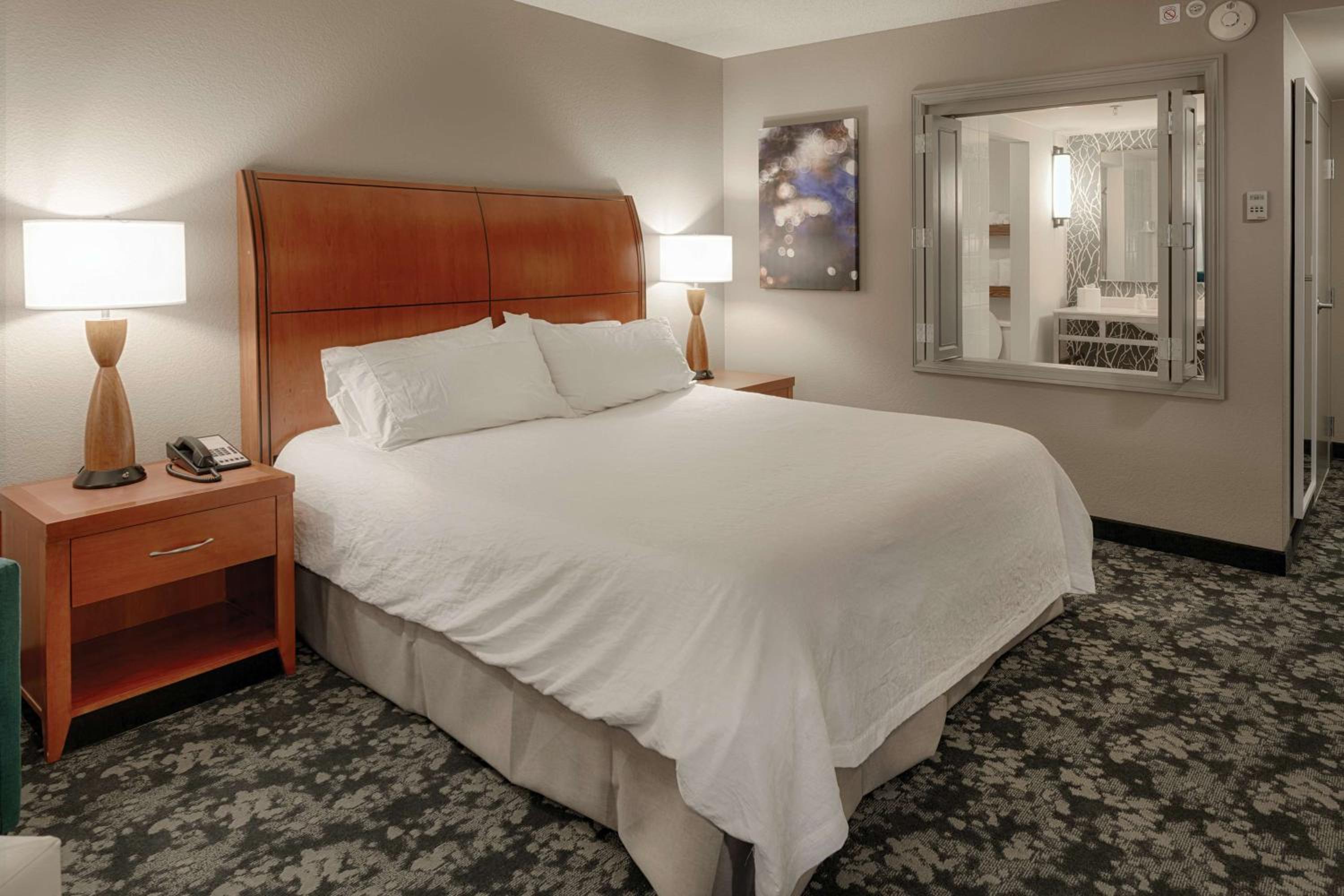 King Room with Whirlpool - Photo 6