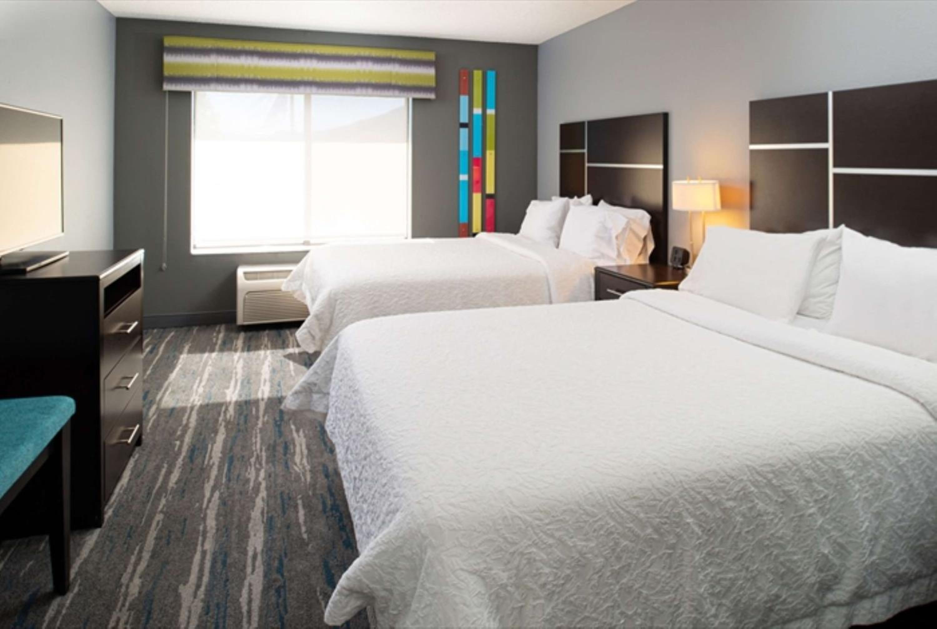 Room with Two Queen Beds - Non-Smoking - Photo 21