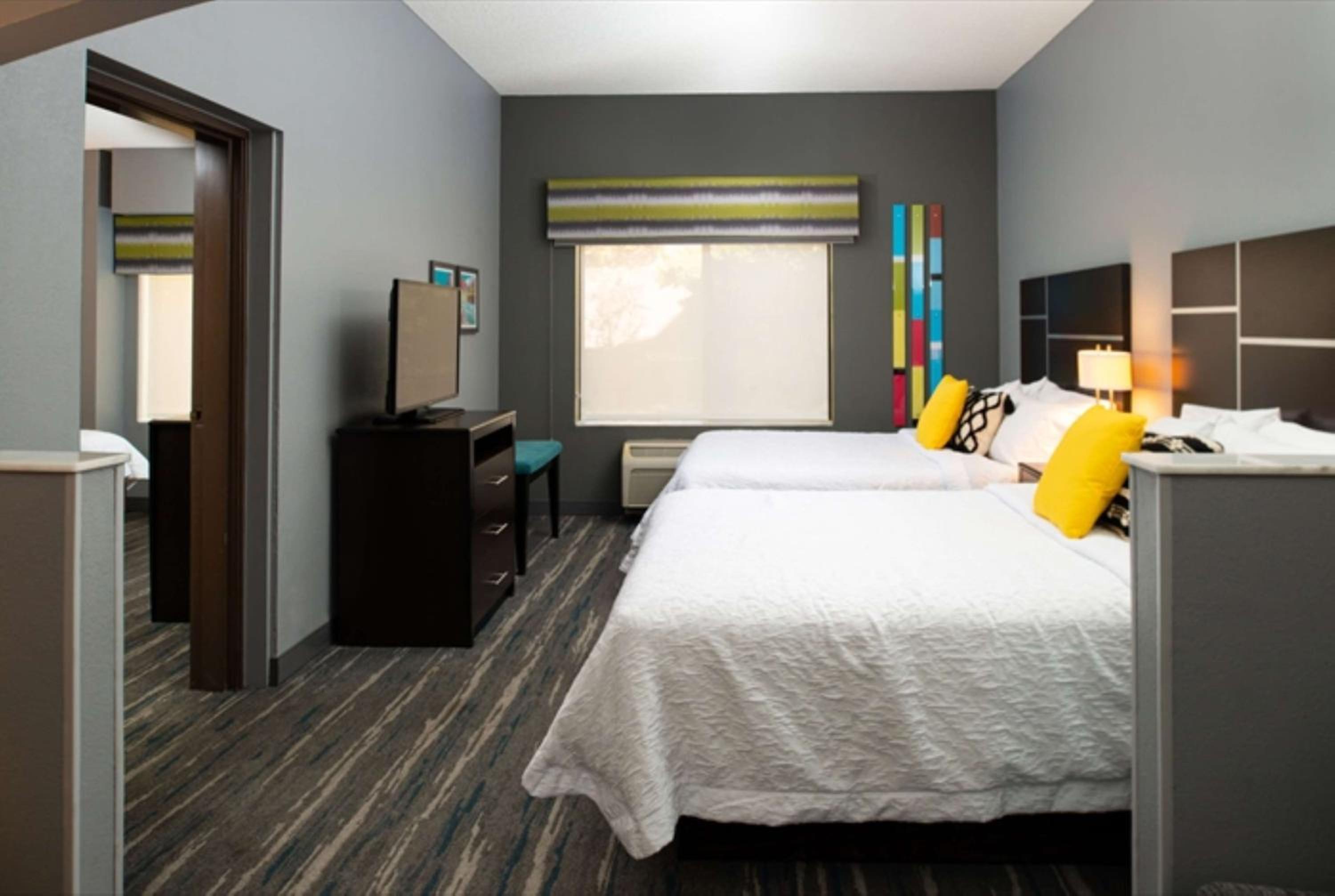 Room with Two Queen Beds - Non-Smoking - Photo 18