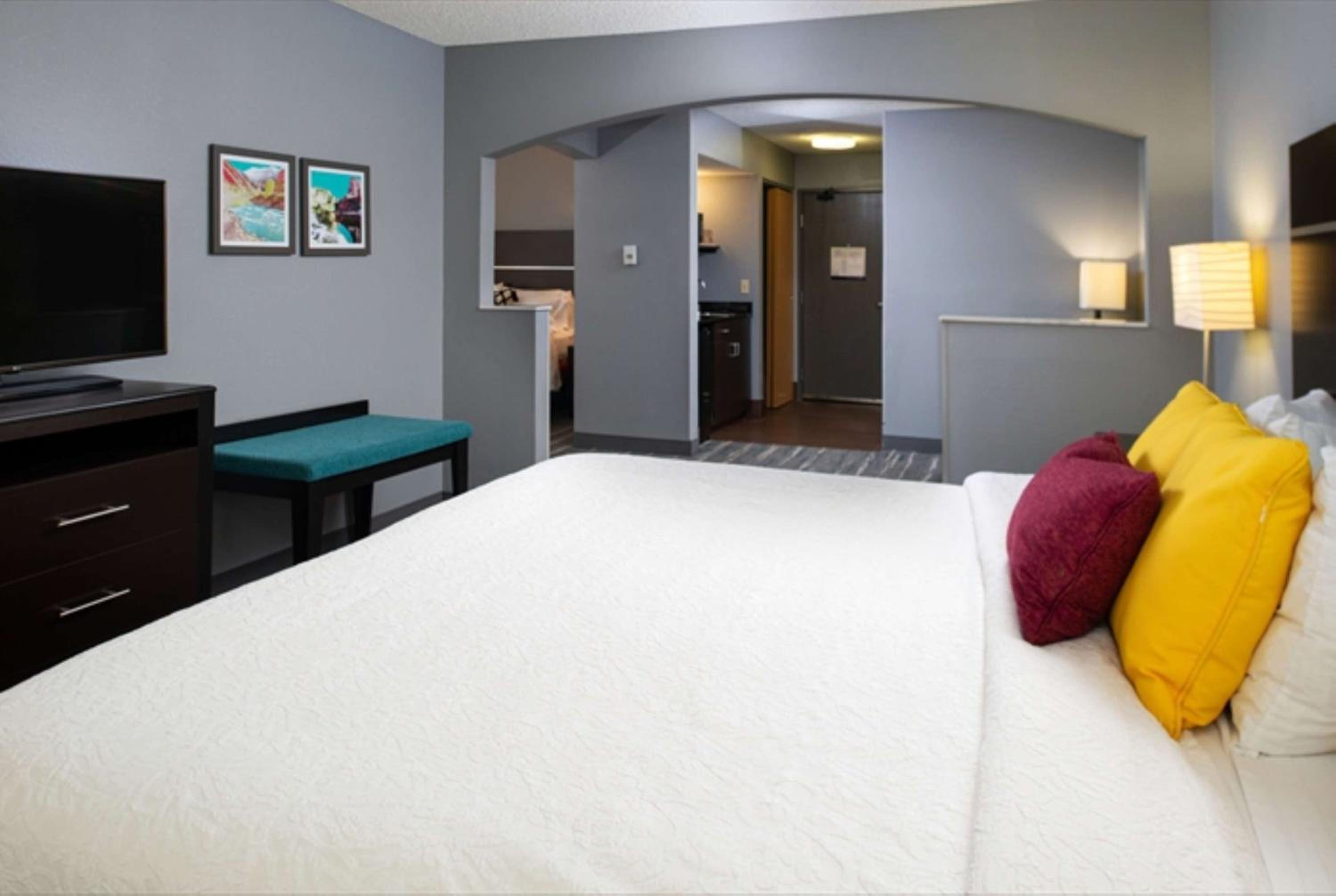 Room with Two Queen Beds - Non-Smoking - Photo 16