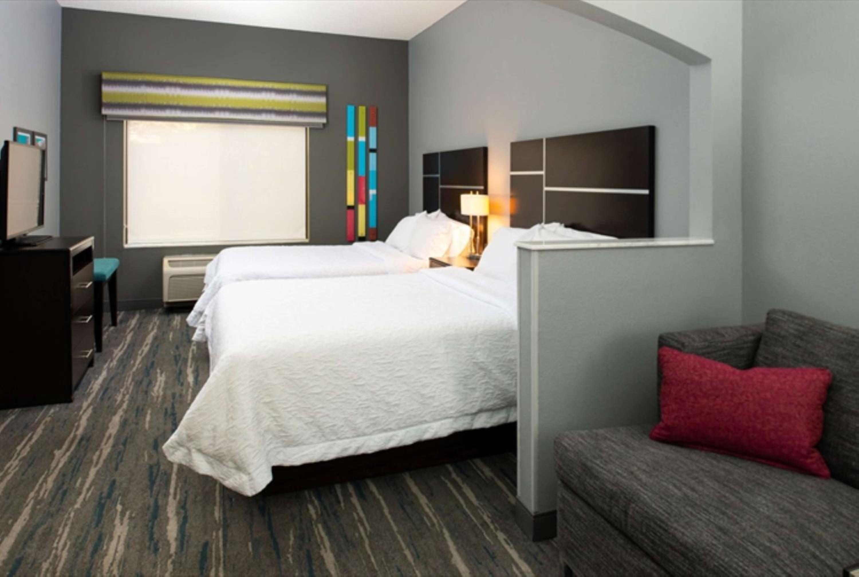 Room with Two Queen Beds - Non-Smoking - Photo 14