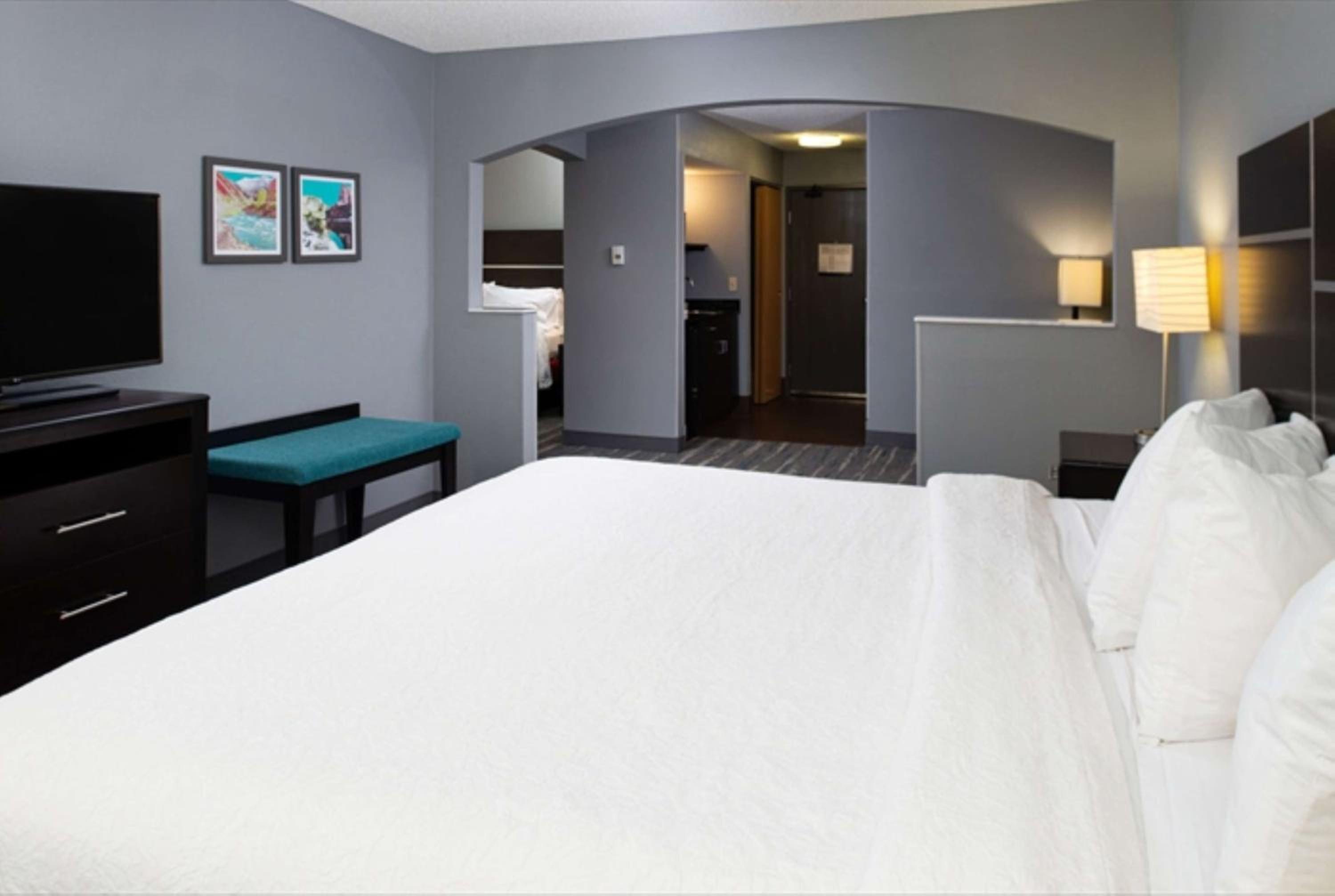 Room with Two Queen Beds - Non-Smoking - Photo 22