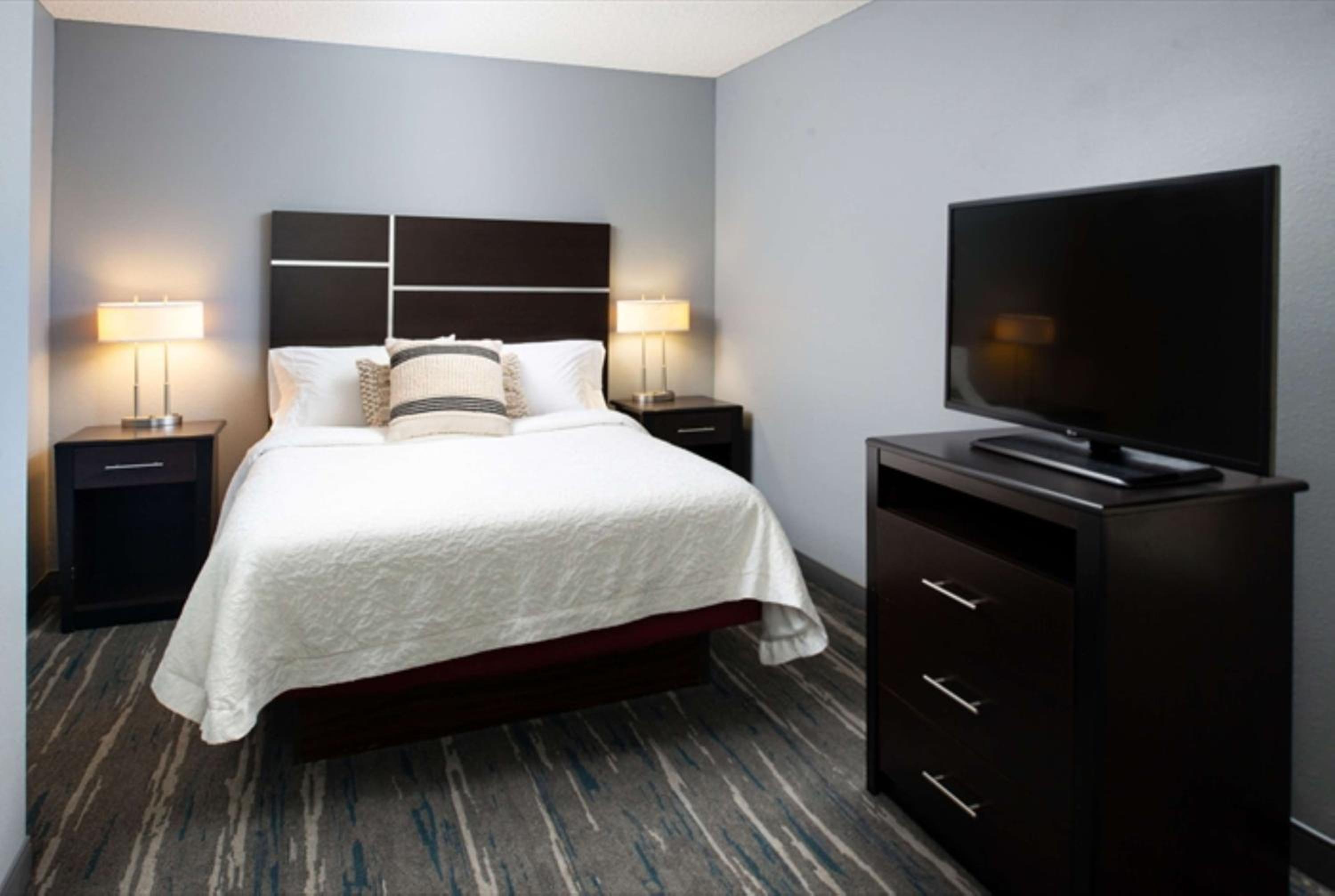 Room with Two Queen Beds - Non-Smoking - Photo 2