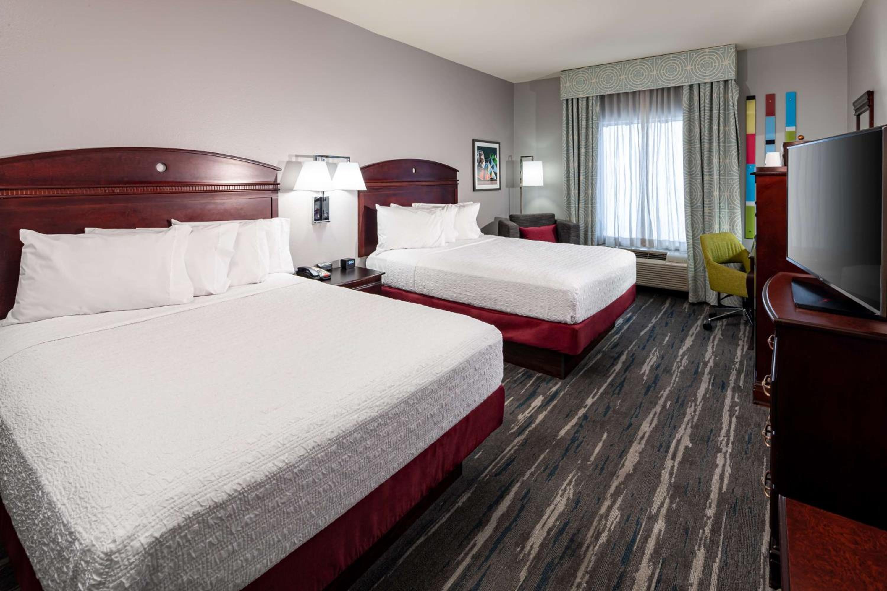 Room with Two Queen Beds - Non-Smoking - Photo 3