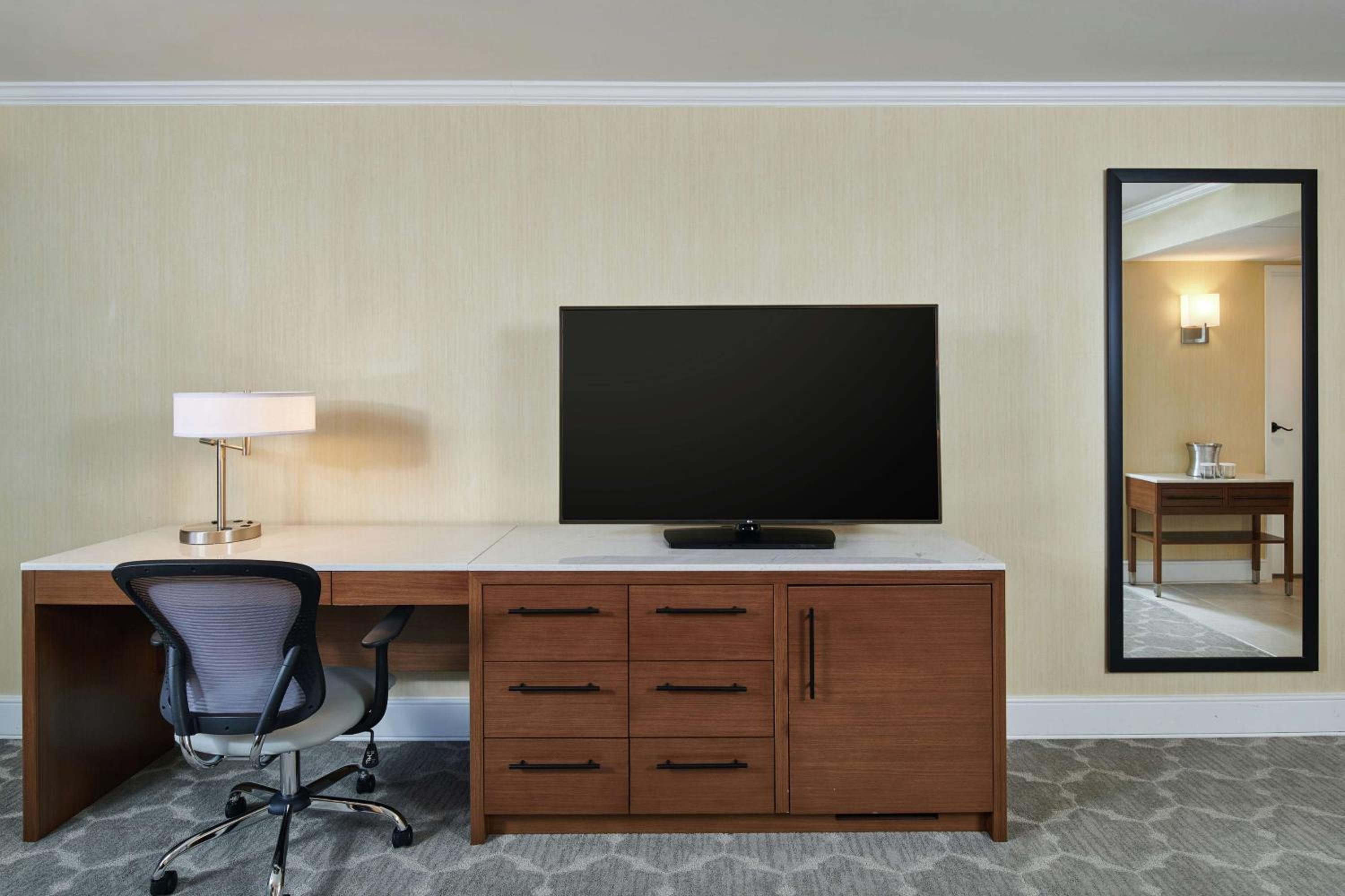 King Room with Accessible Tub - Mobility and Hearing Access at DoubleTree by Hilton Hotel Salt Lake City Airport in Salt Lake City