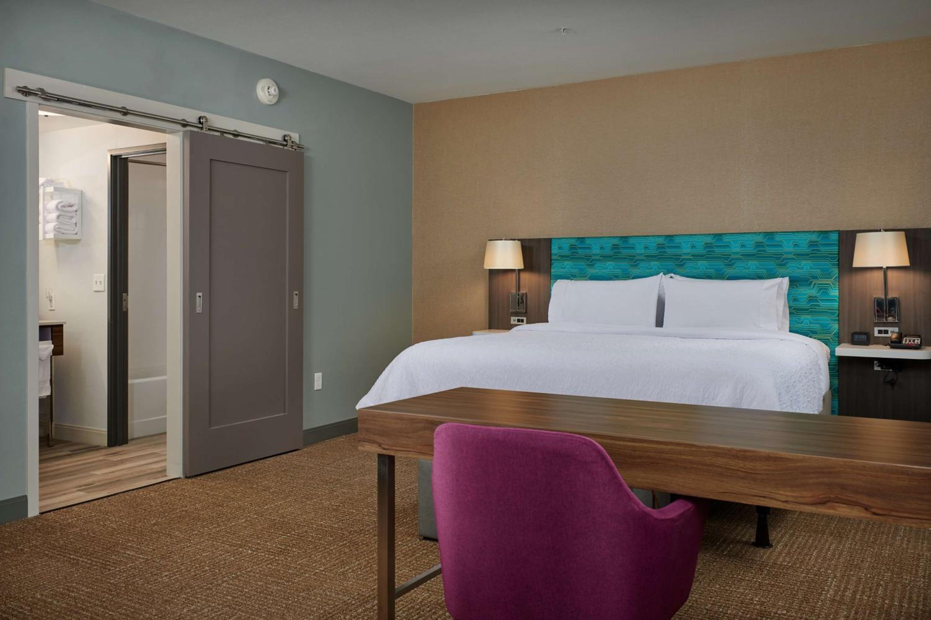 One-Bedroom King Suite - Non-Smoking - Photo 5