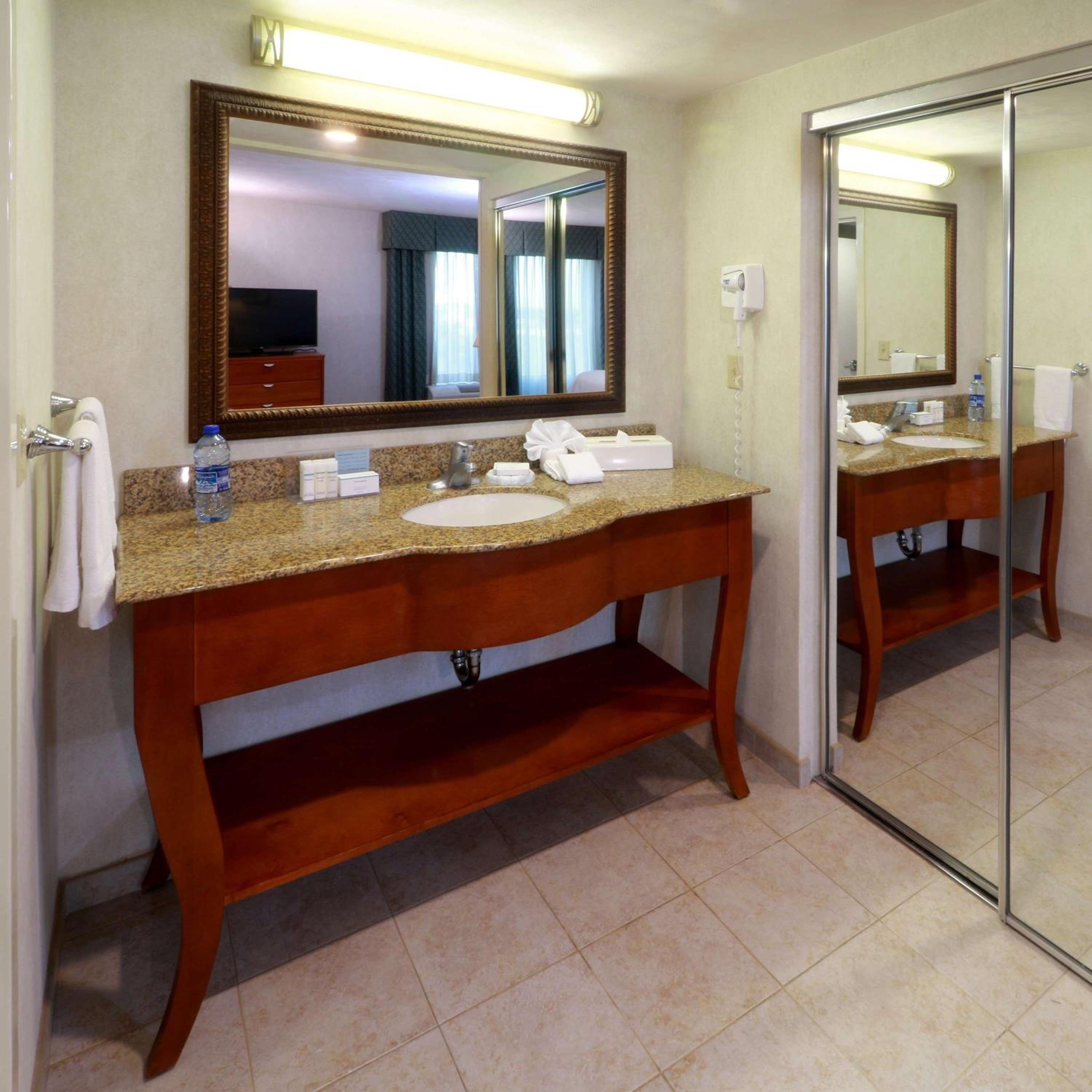King Studio Suite - Non-Smoking - Photo 2