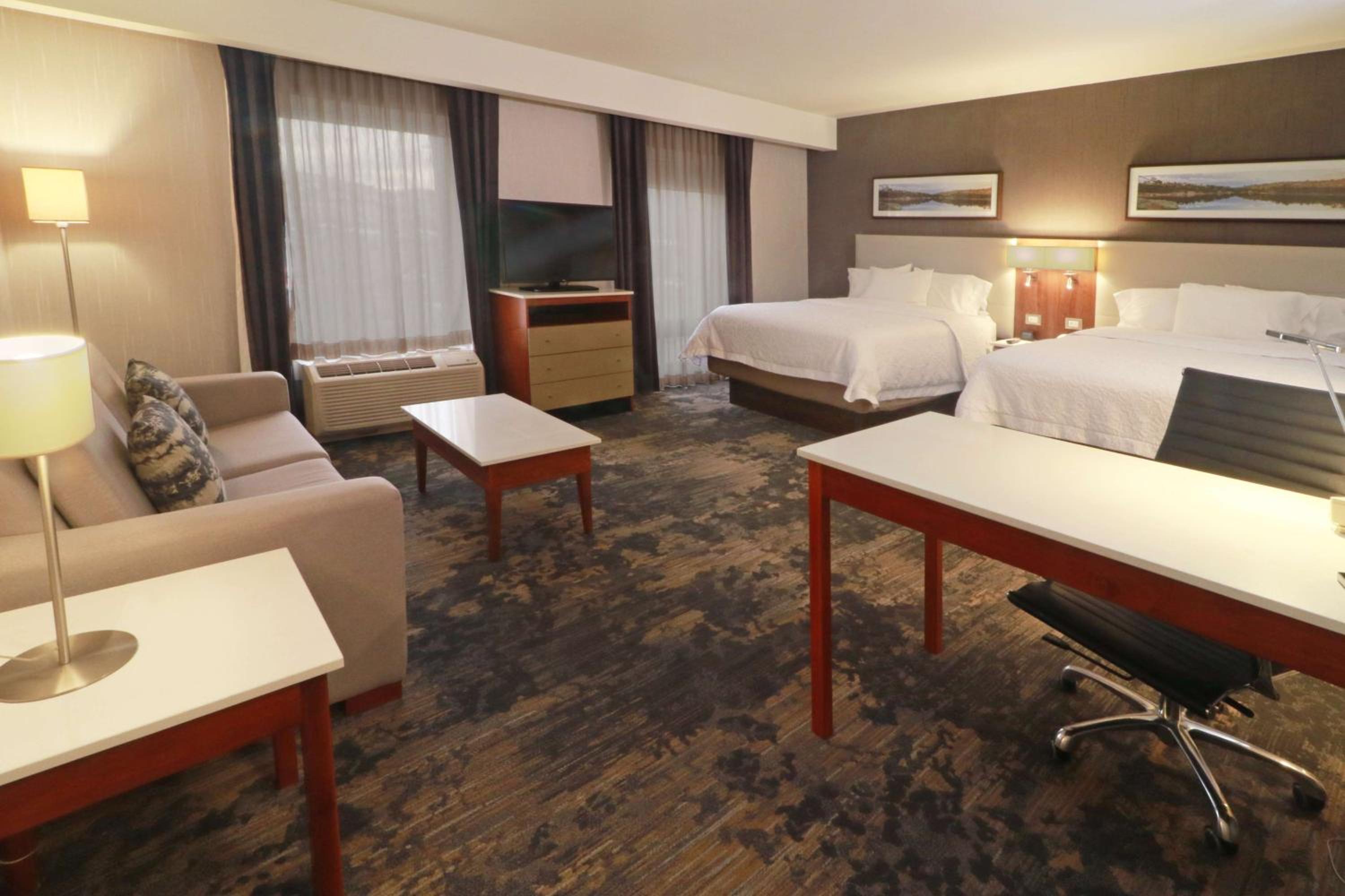 Studio Suite with Two Queen Beds and Sofa Bed - Non-Smoking - Photo 2