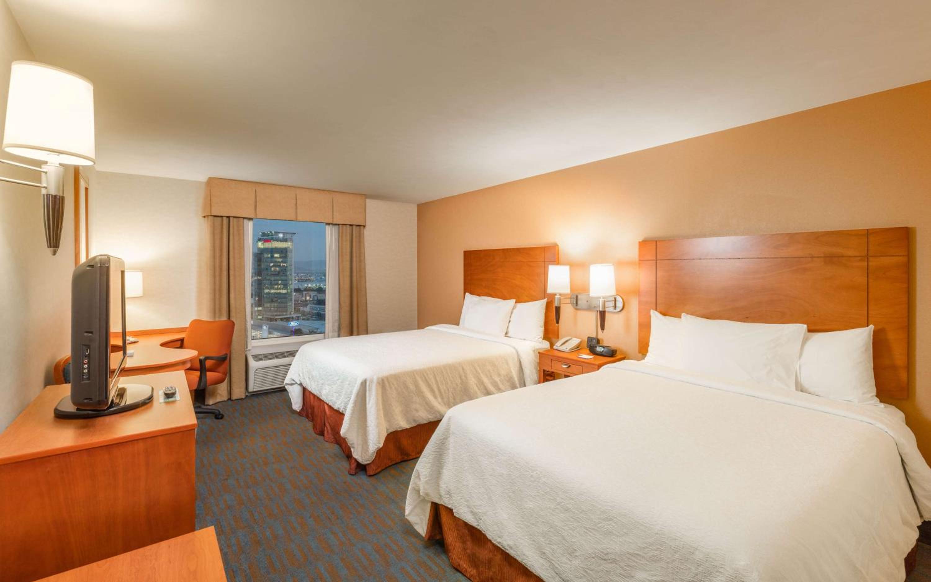 Room with Two Queen Beds - Non-Smoking - Photo 6