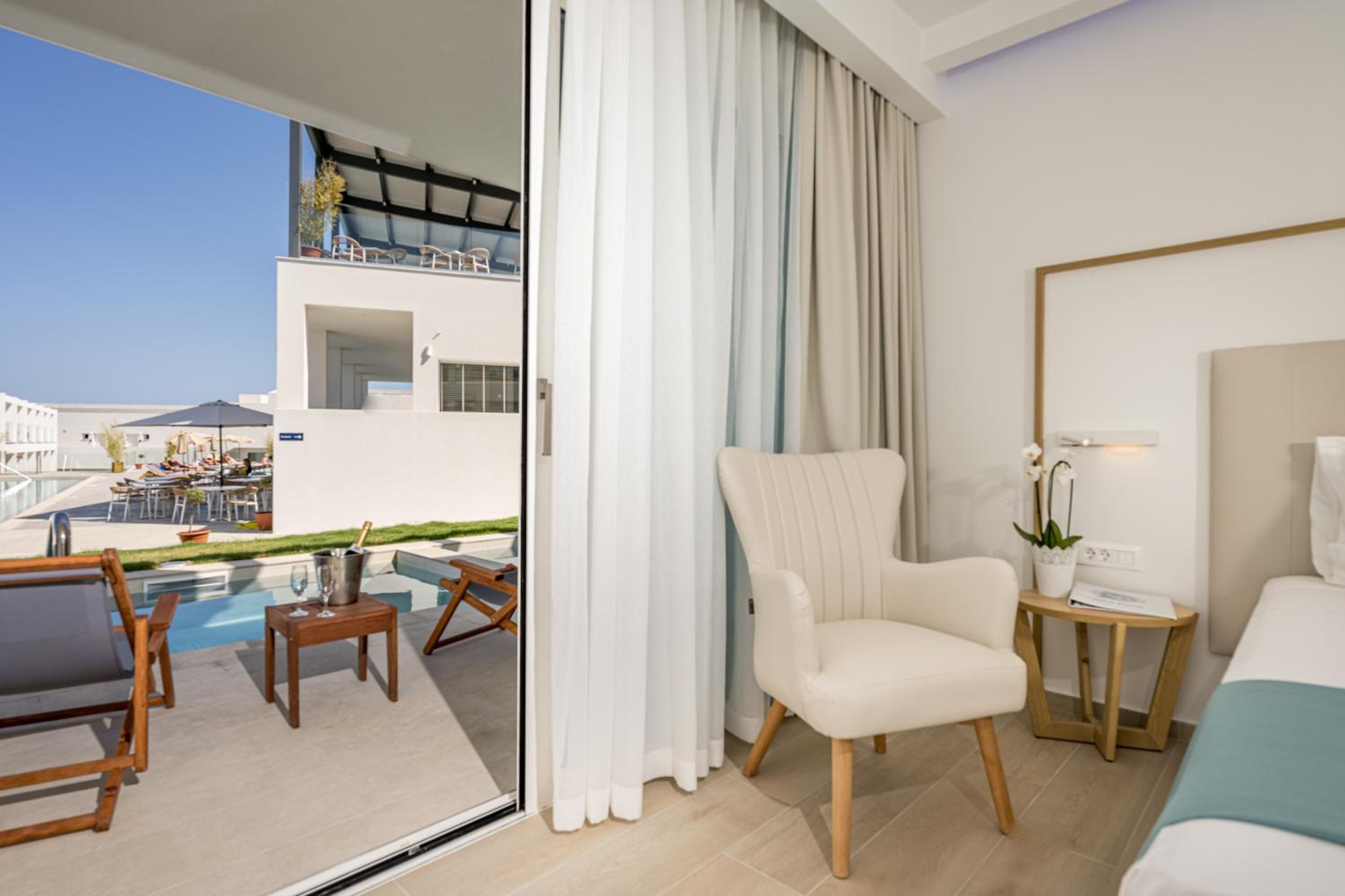 Deluxe Double or Twin Room with Sharing Pool - Photo 13