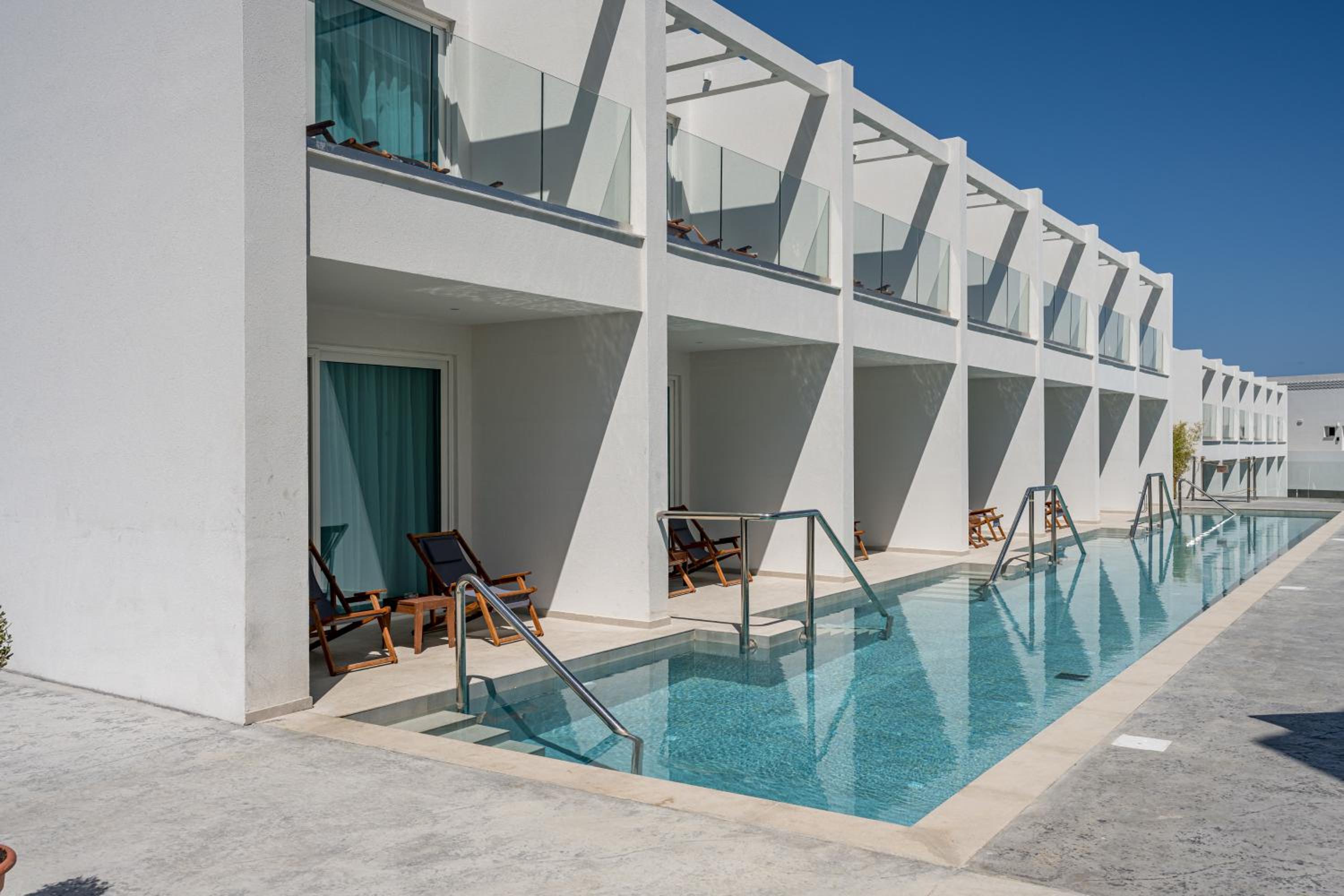 Deluxe Double or Twin Room with Sharing Pool - Photo 14
