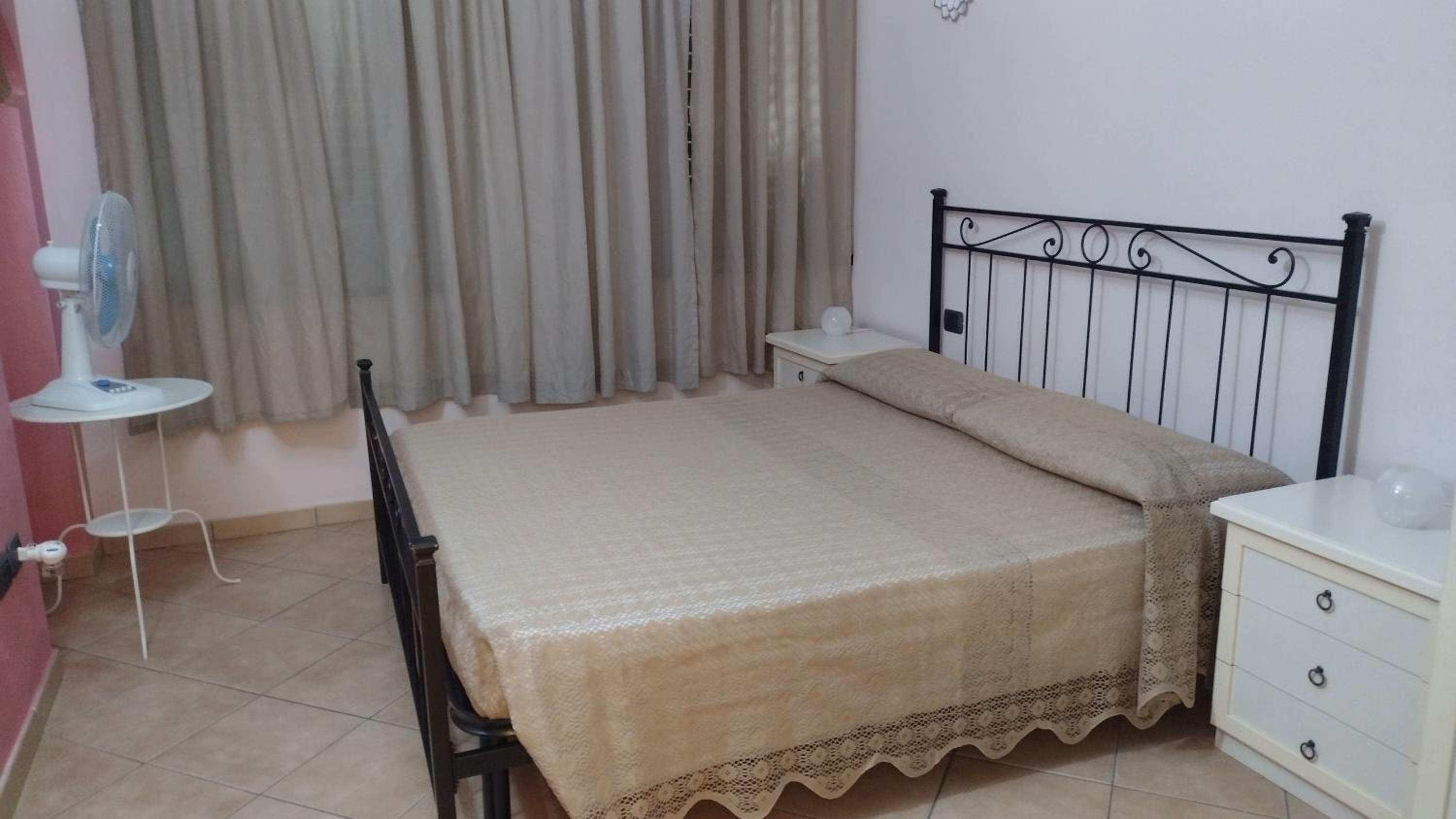 One-Bedroom Apartment - Photo 1
