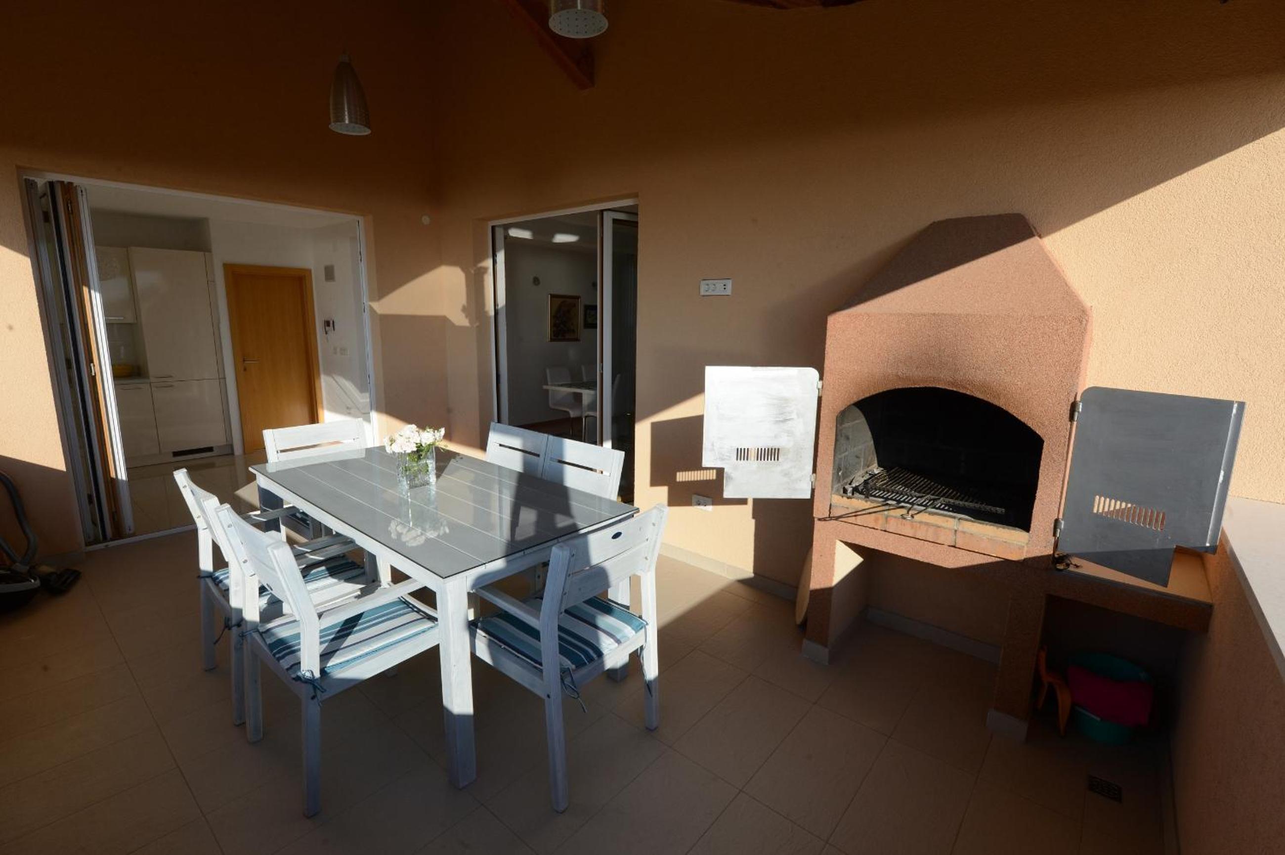 Three-Bedroom Apartment with Heating Pool photo 3