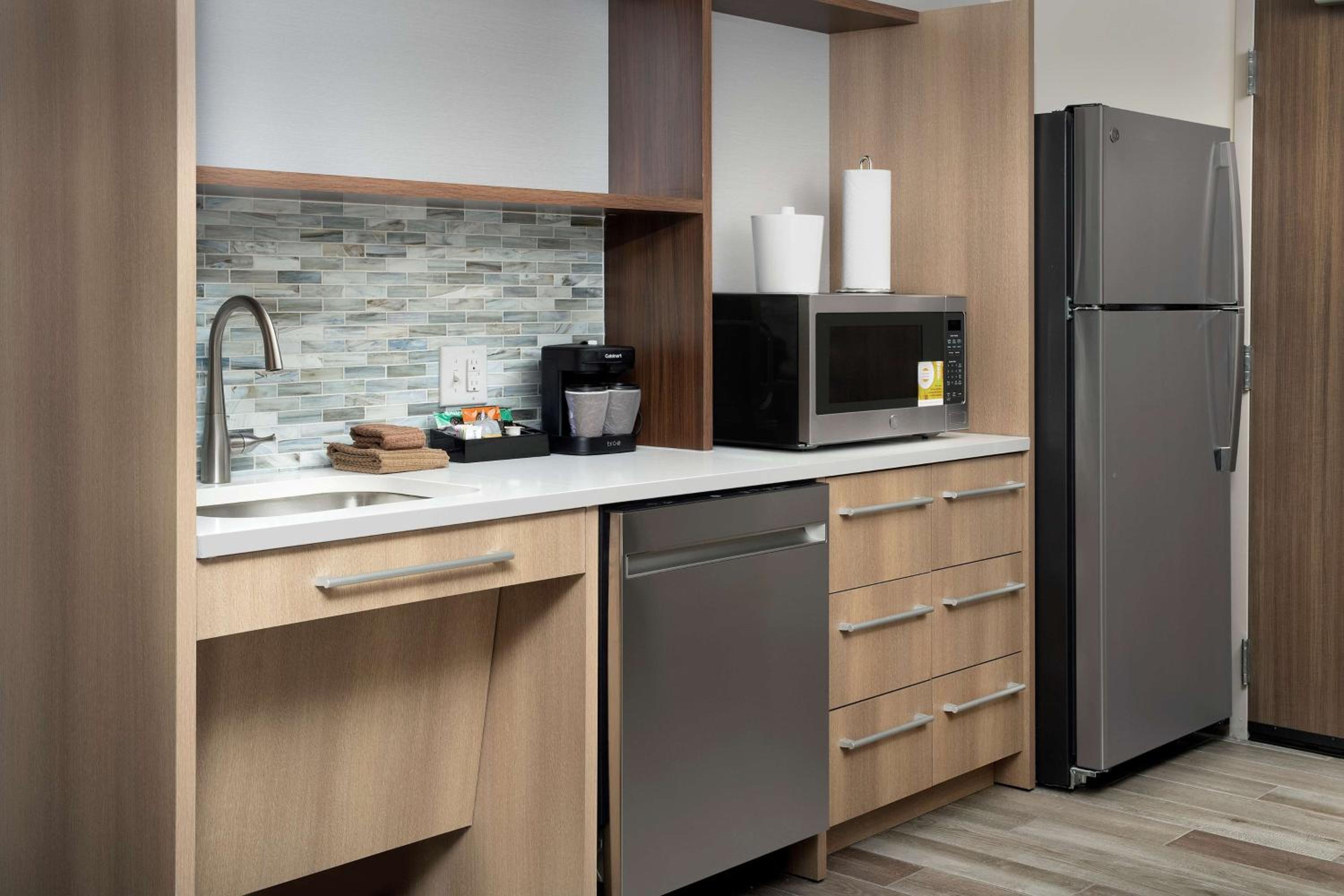 King Studio Suite - Mobility Access/Non-Smoking - Photo 3