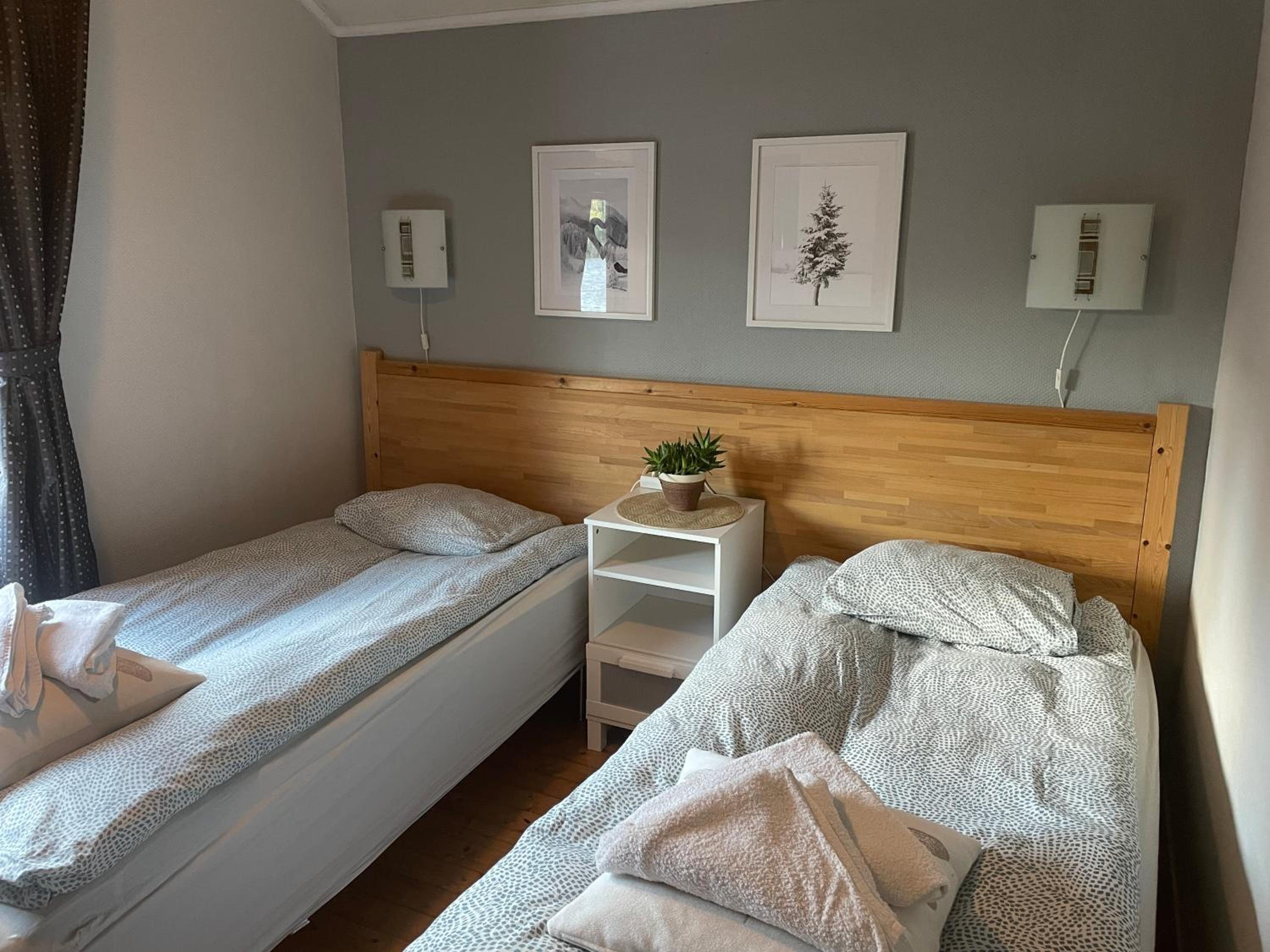 Economy Twin Room with Shared Bathroom photo 1
