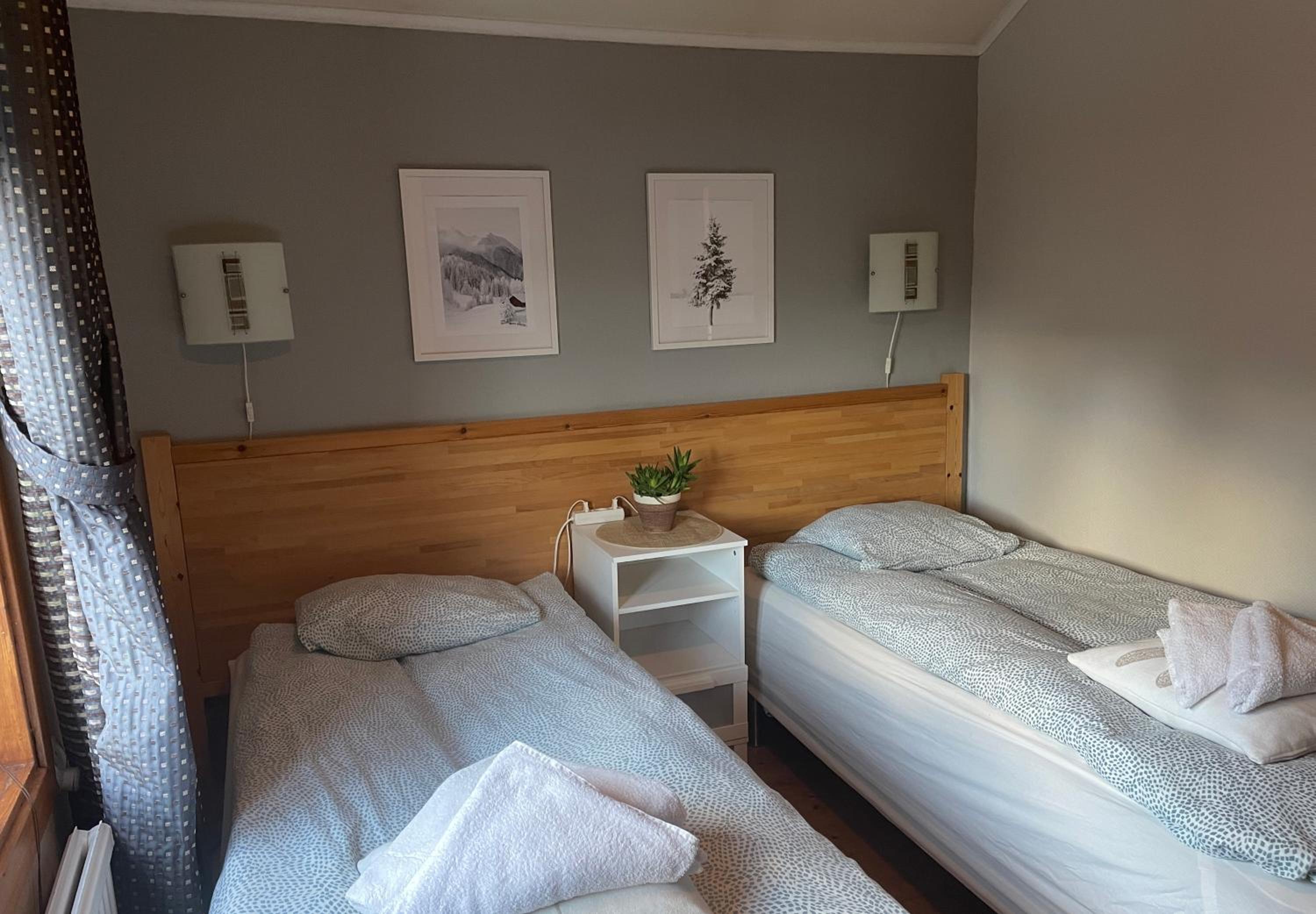 Economy Twin Room with Shared Bathroom photo 3