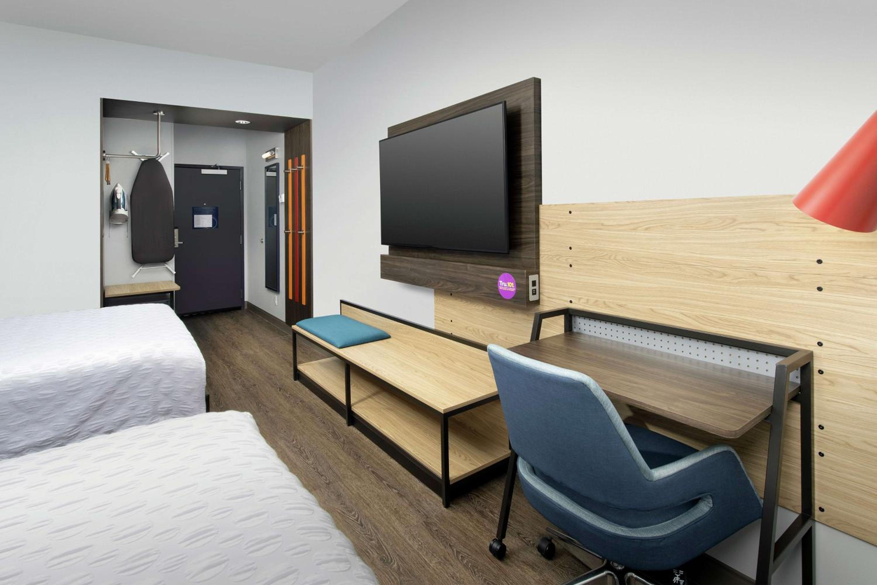 Queen Room with Two Queen Beds photo 1