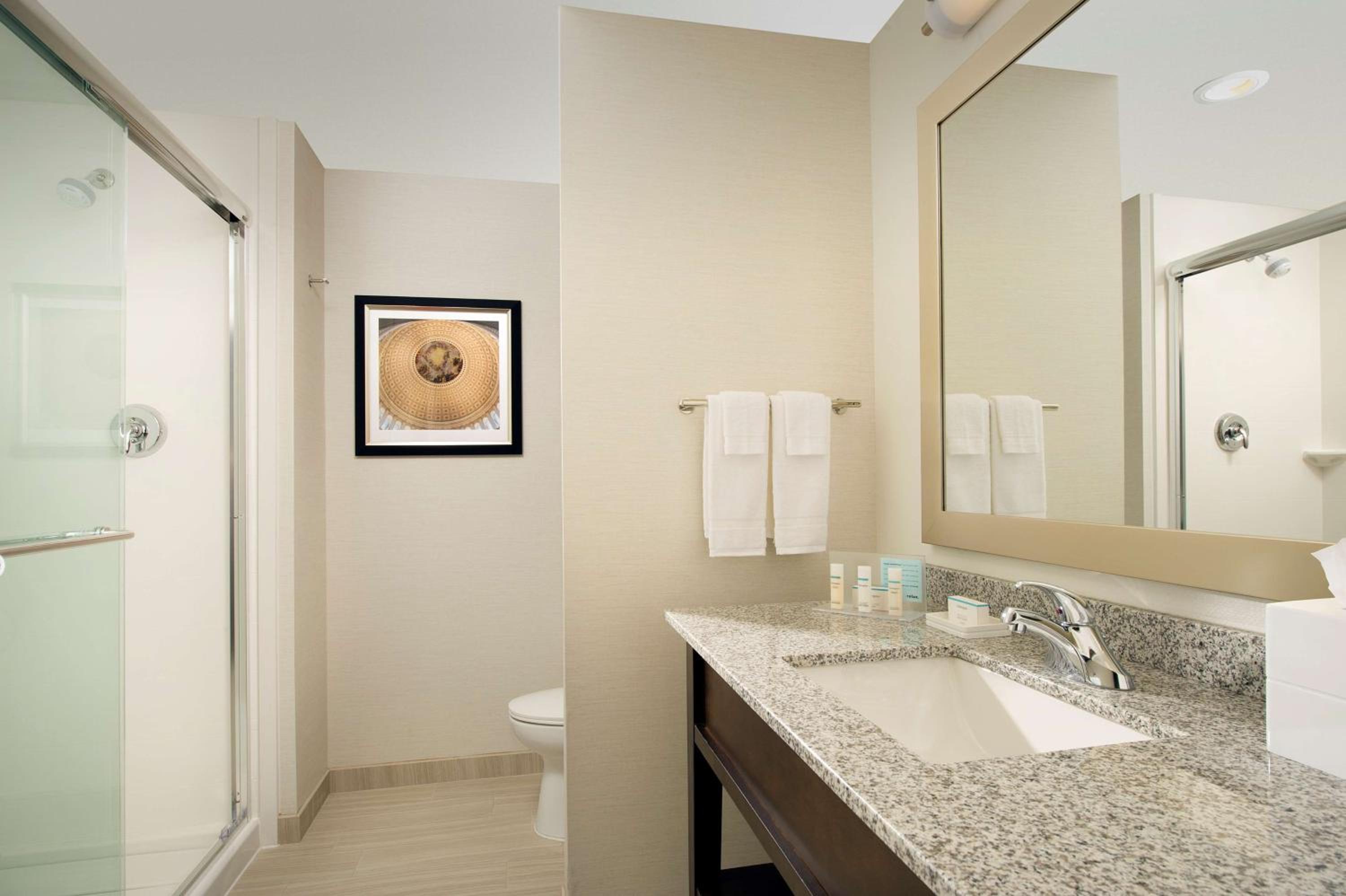 King Room - Non-Smoking - Photo 3