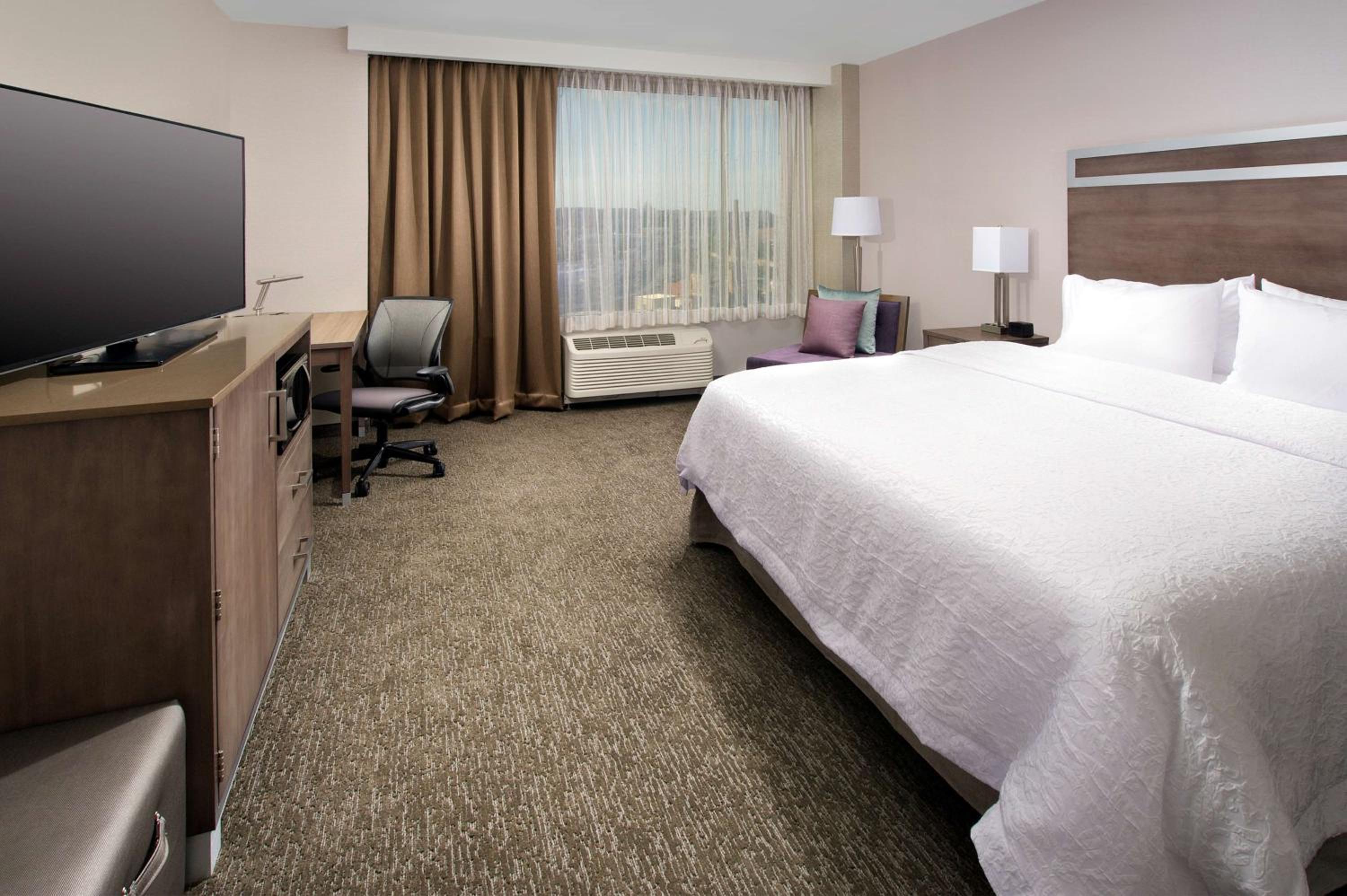 King Room - Non-Smoking - Photo 1