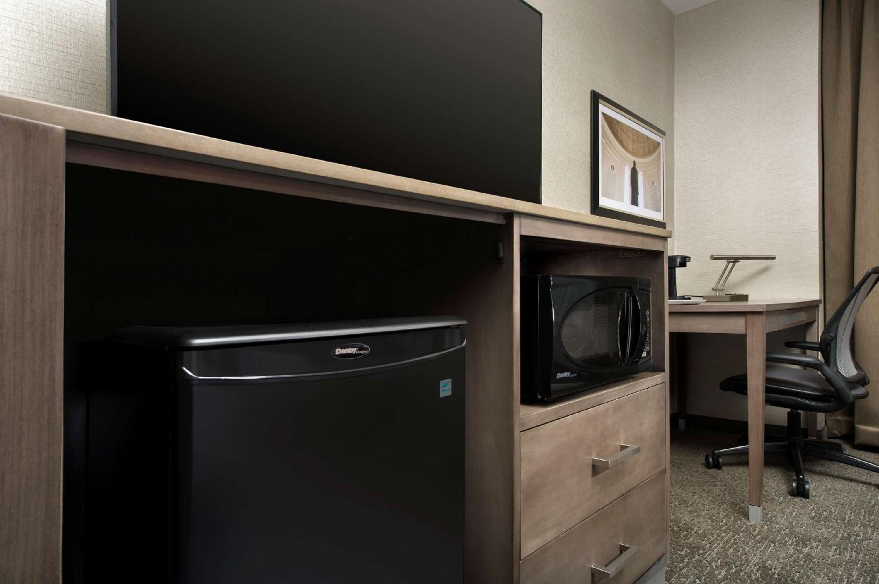 King Room - Non-Smoking - Photo 5