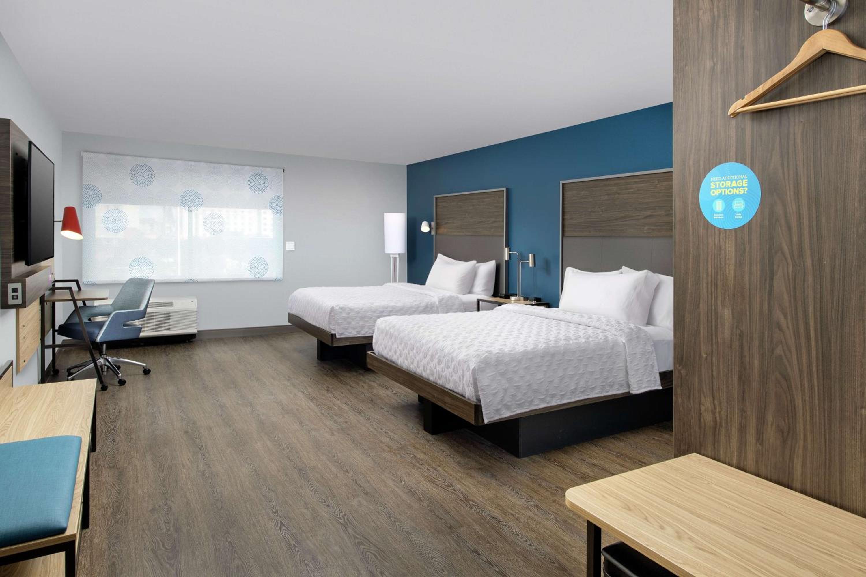 Queen Room with Two Queen Beds and Accessible Tub - Mobility Access photo 1