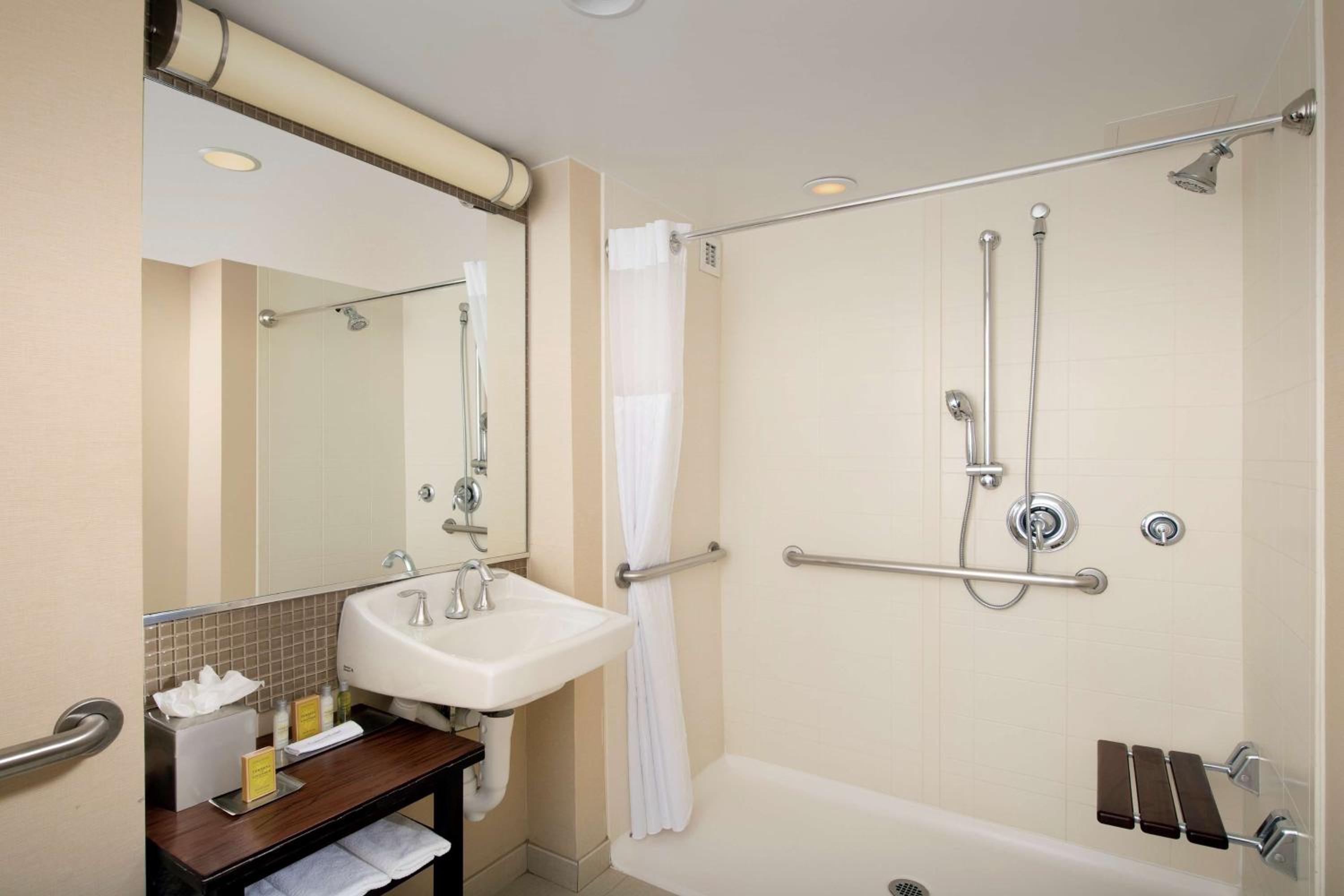 Queen Room with Two Queen Beds and Roll-In Shower - Mobility and Hearing Access/Non-Smoking - Photo 4