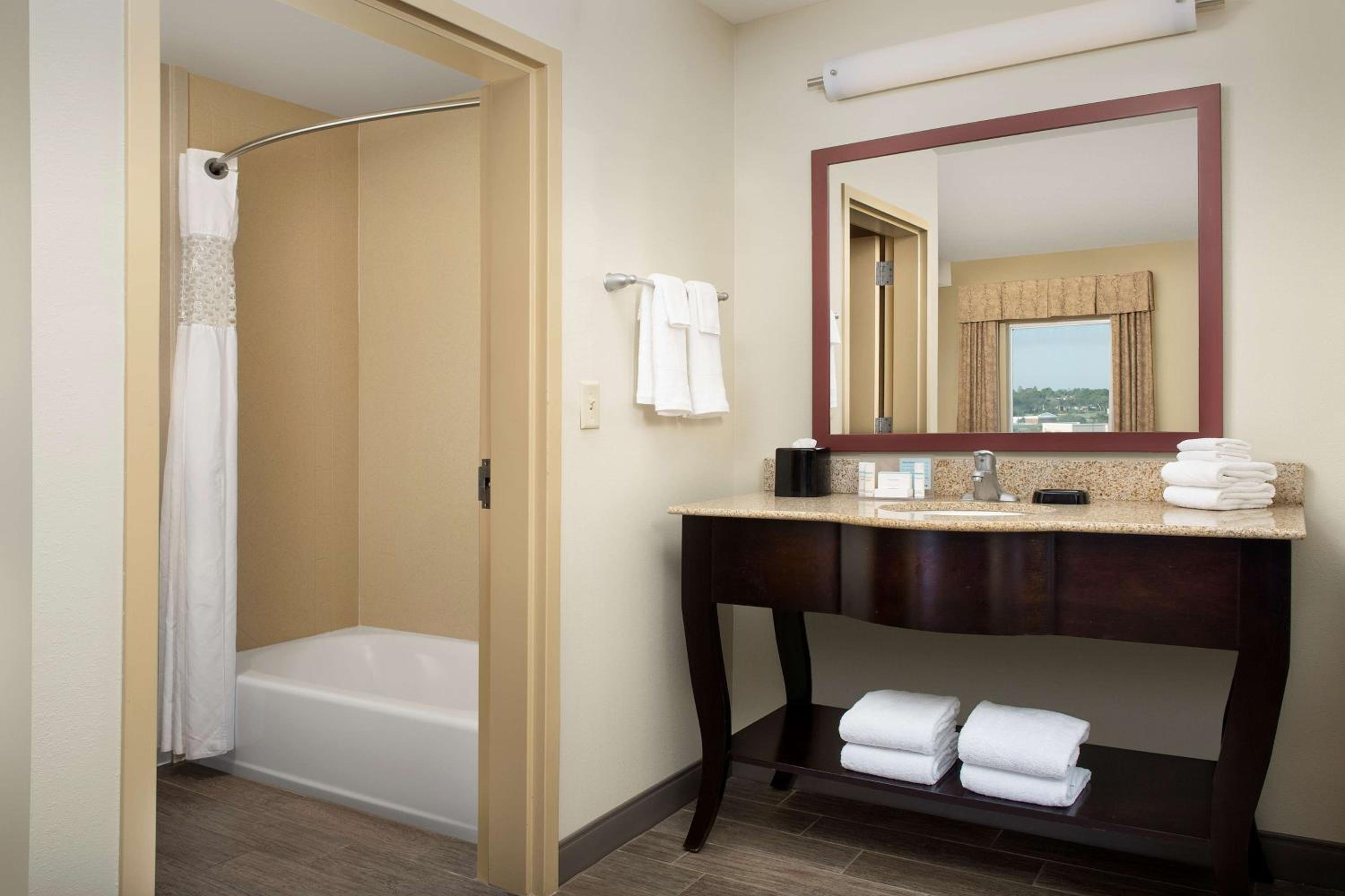 King Studio Suite with Sofa Bed - Non-Smoking - Photo 5