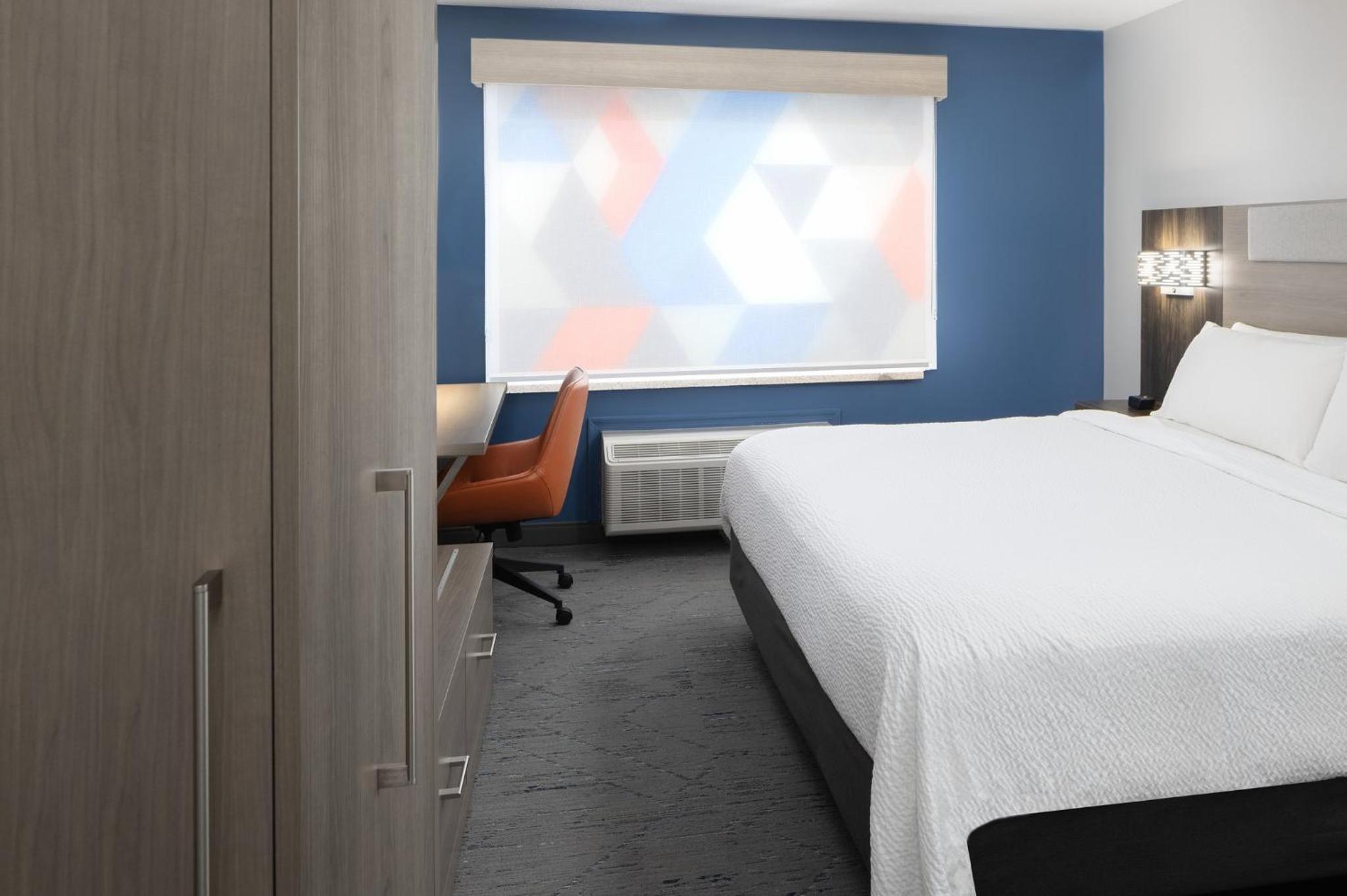 Standard Corner King Room