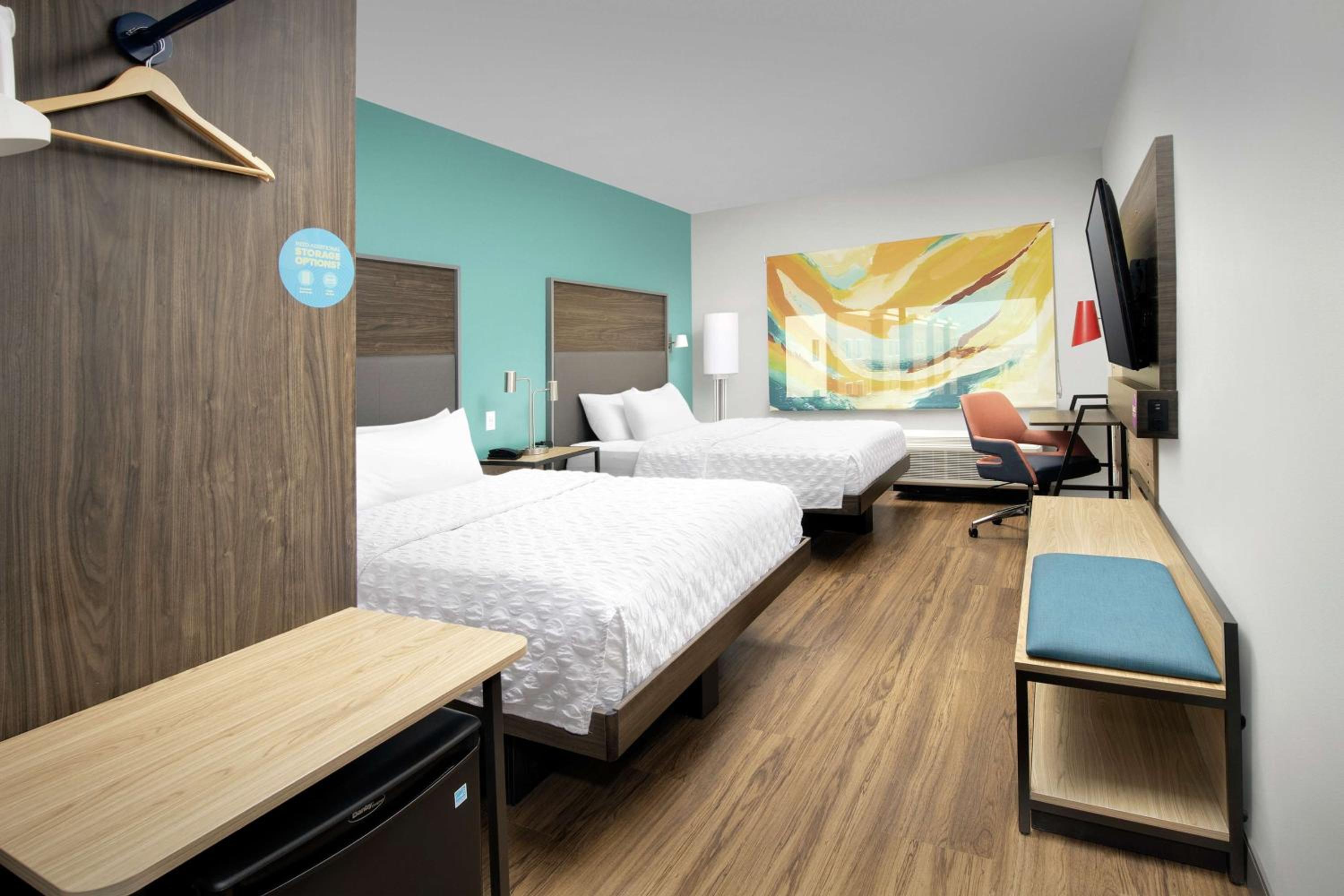 Queen Room with Two Queen Beds - Photo 1