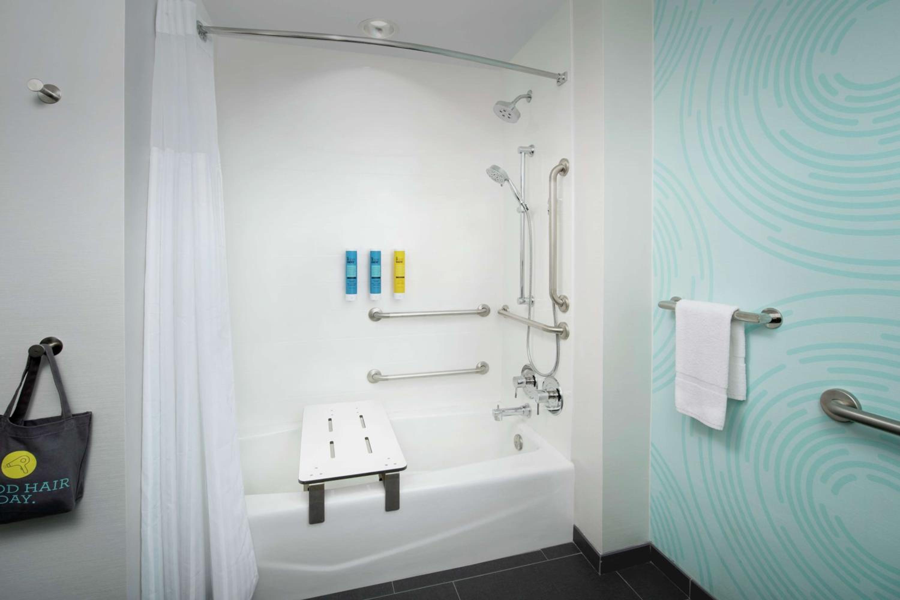 Queen Room with Two Queen Beds - Mobility Access - Photo 3