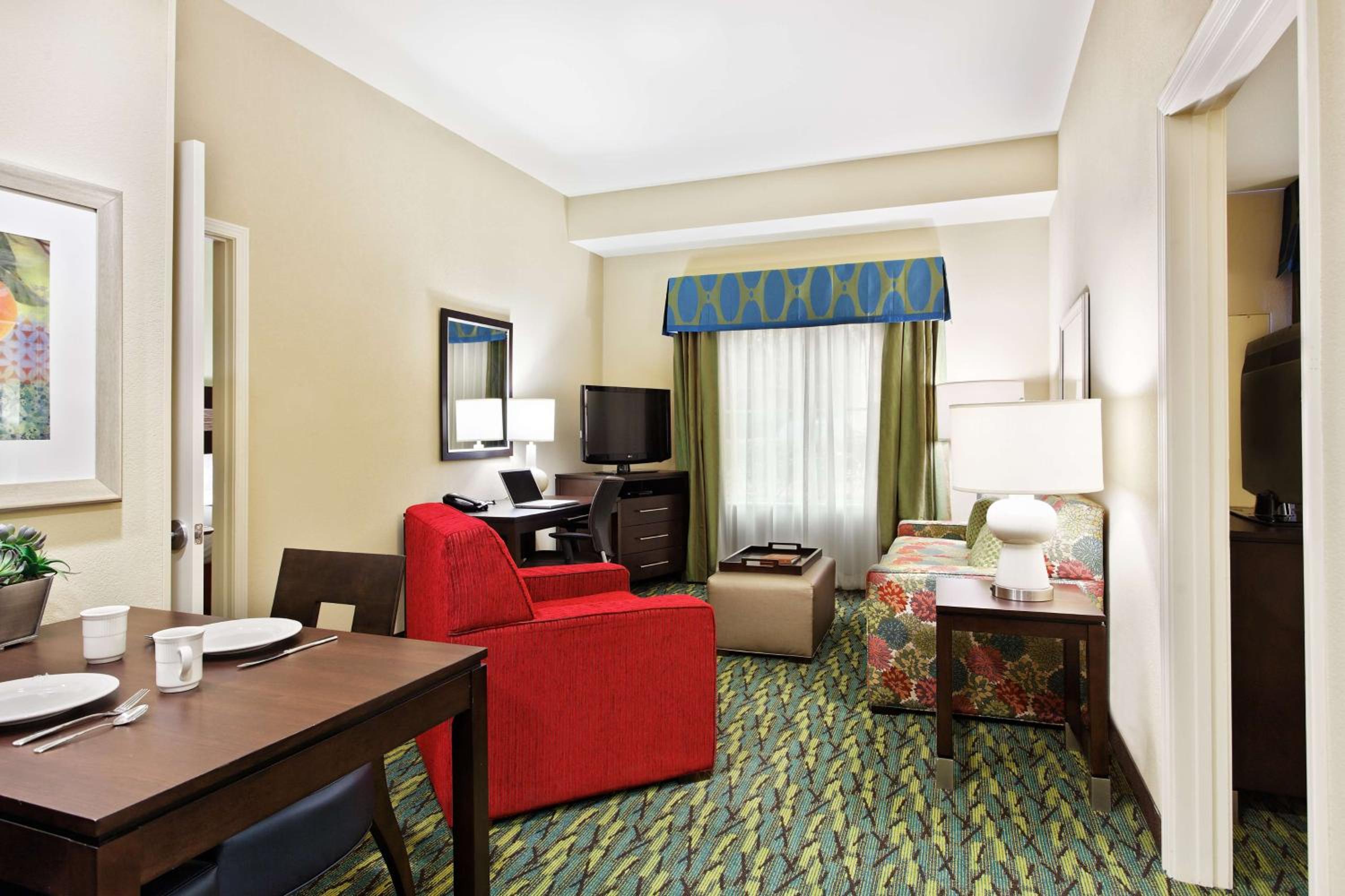 Studio, 1 King Bed, Accessible, Bathtub (Mobility & Hearing) thumbnail 5