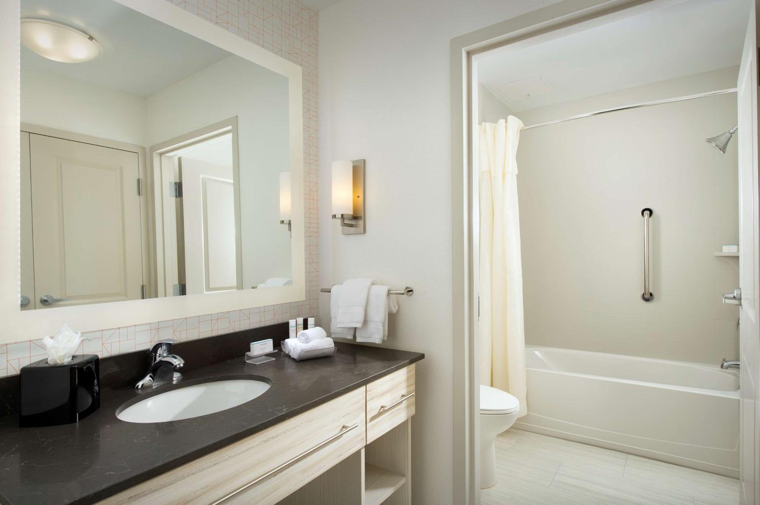 King Studio Suite - Hearing Access/Non-Smoking photo 2