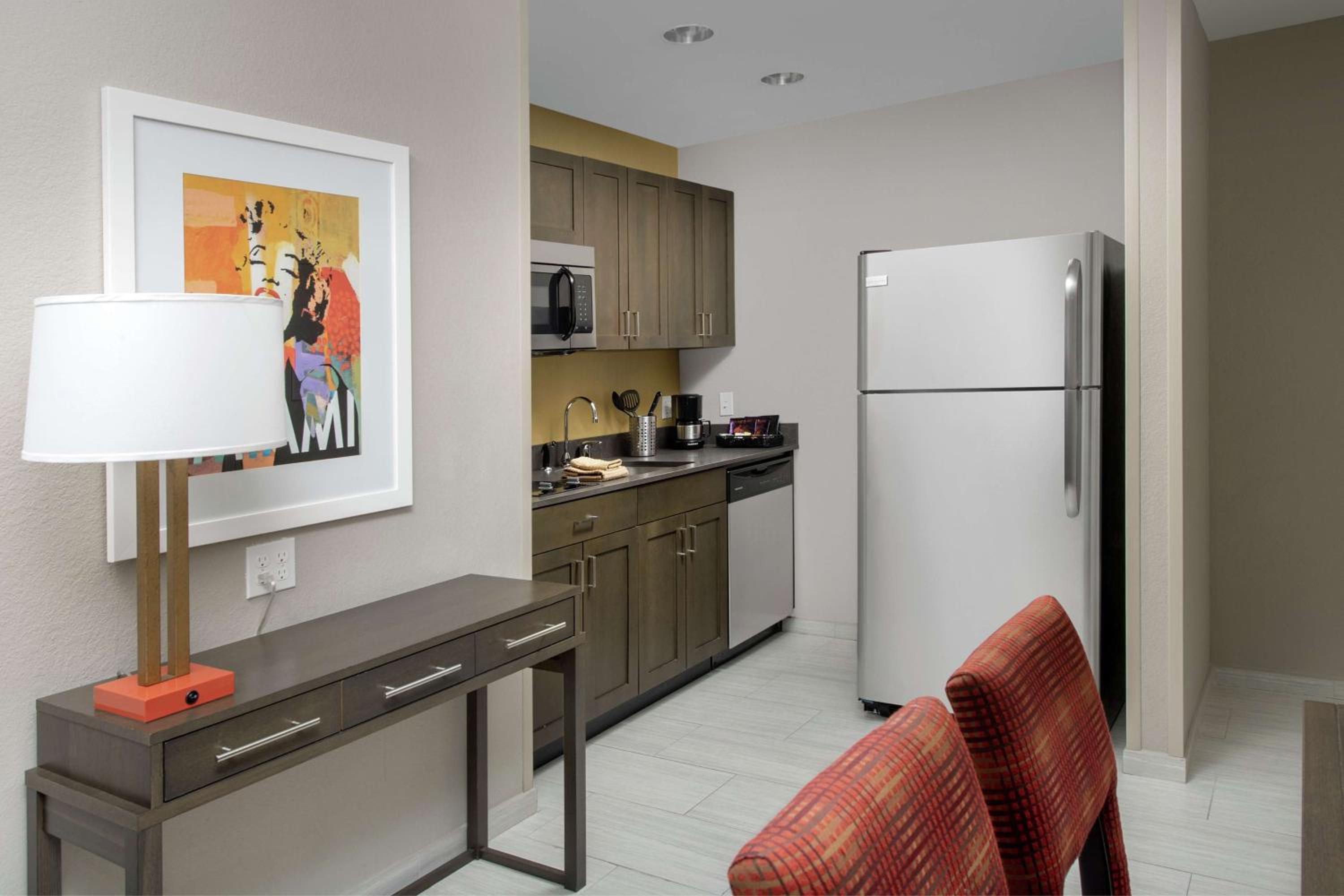 King Studio with Roll-In Shower - Mobility and Hearing Access/Non-Smoking photo 2