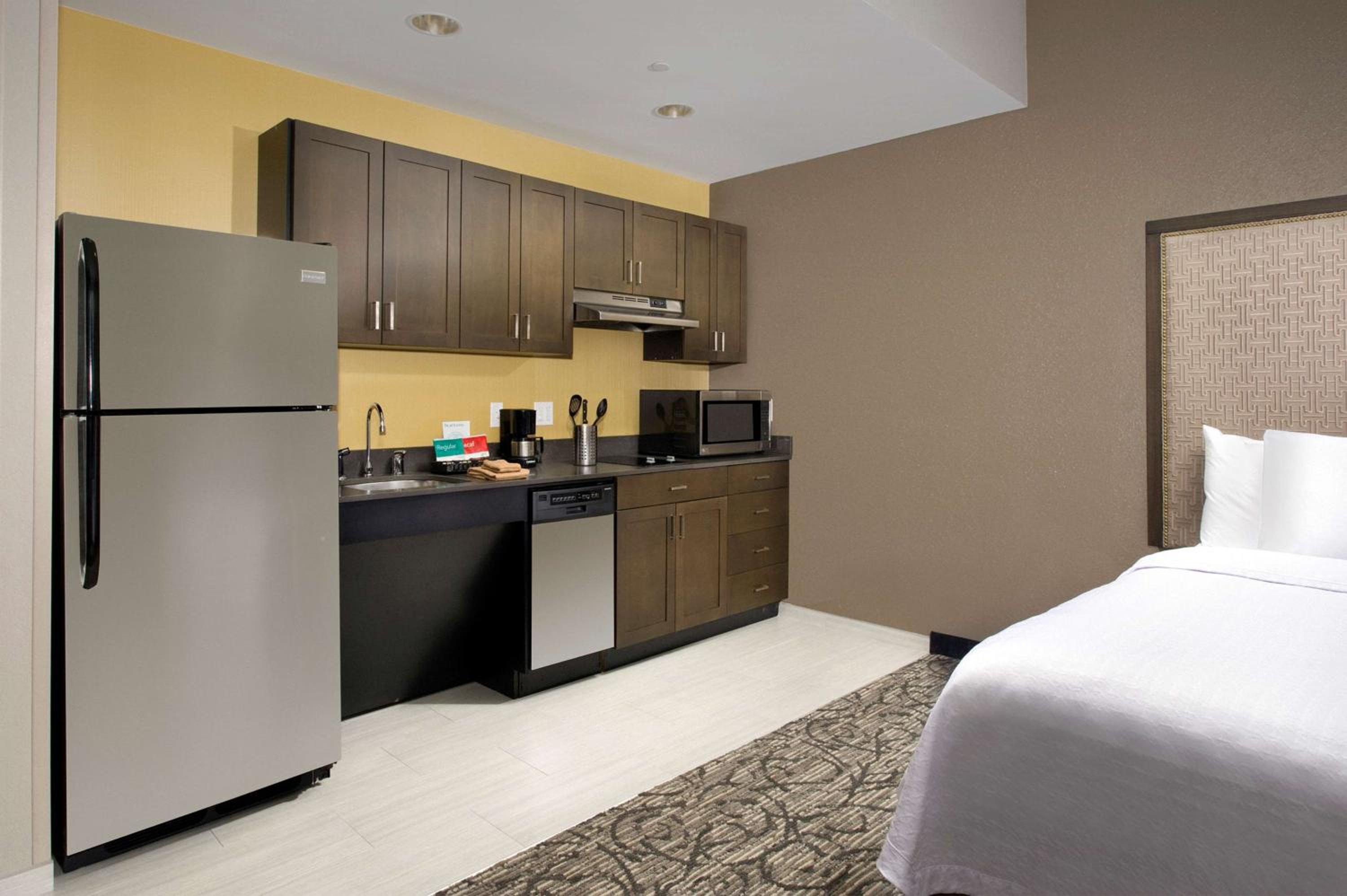 Queen Studio with Two Queen Beds - Mobility and Hearing Access/Non-Smoking photo 3
