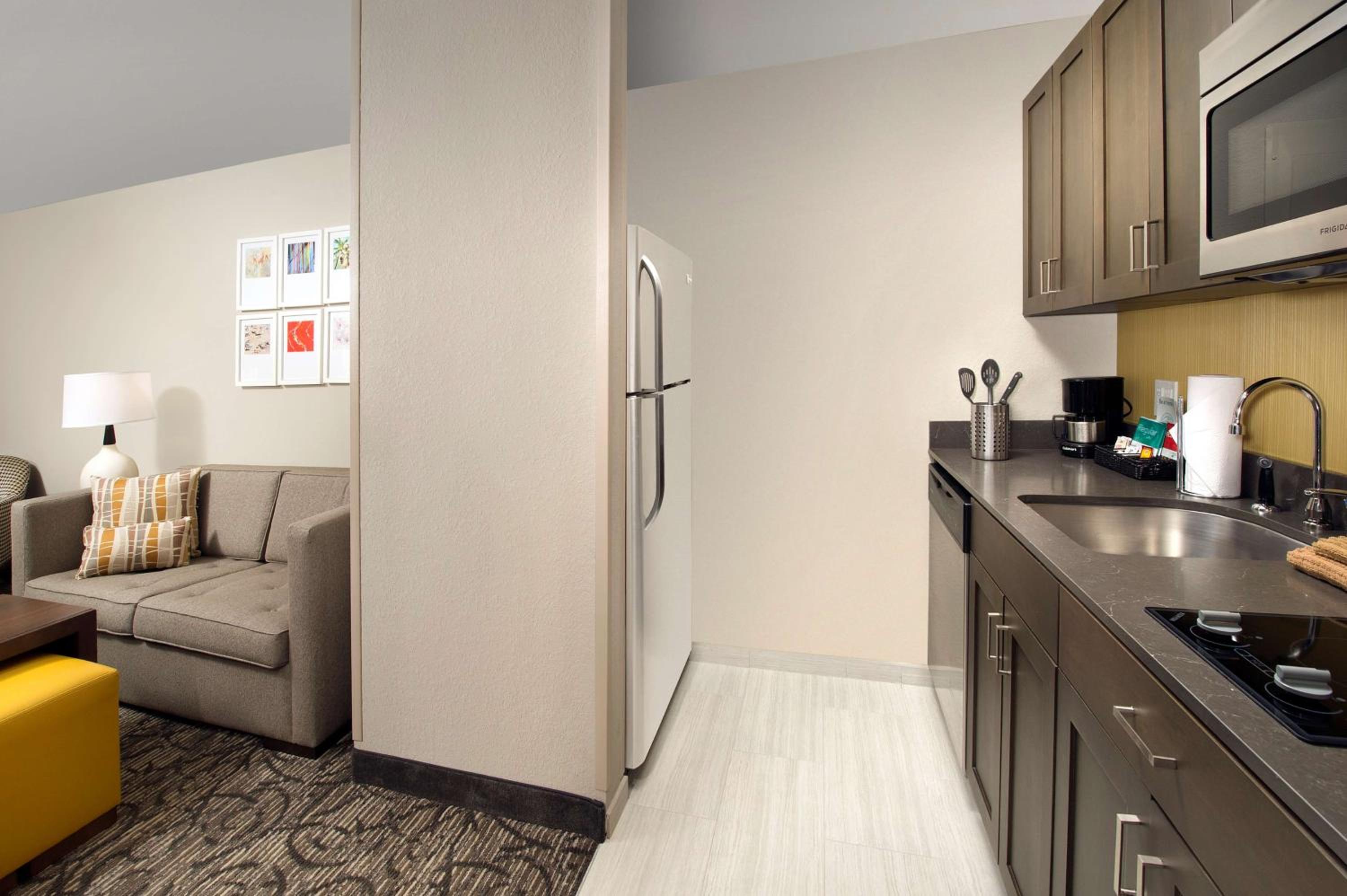 One-Bedroom King Suite with Bayview photo 2