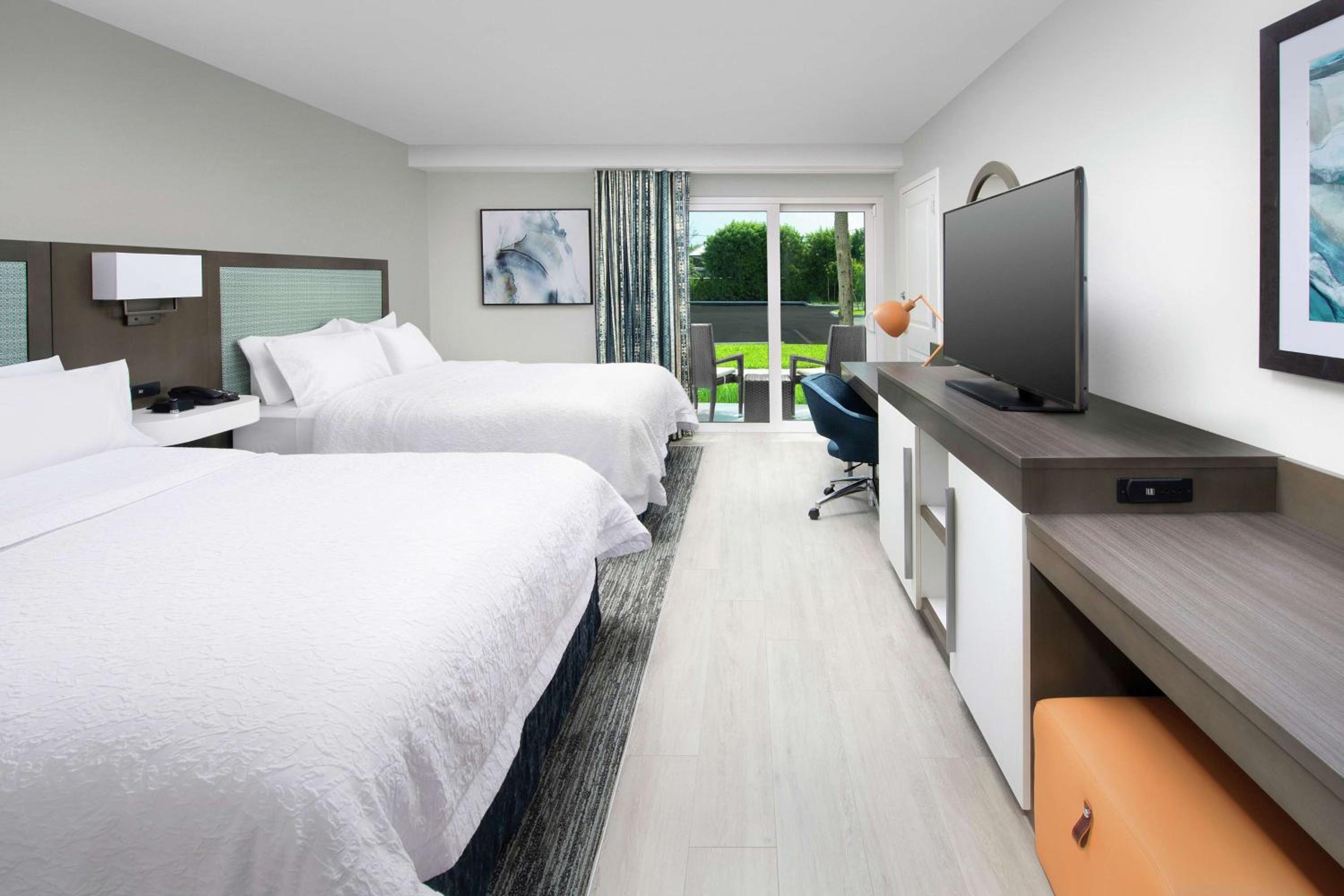 Queen Room with Two Queen Beds - Non-Smoking - Photo 1
