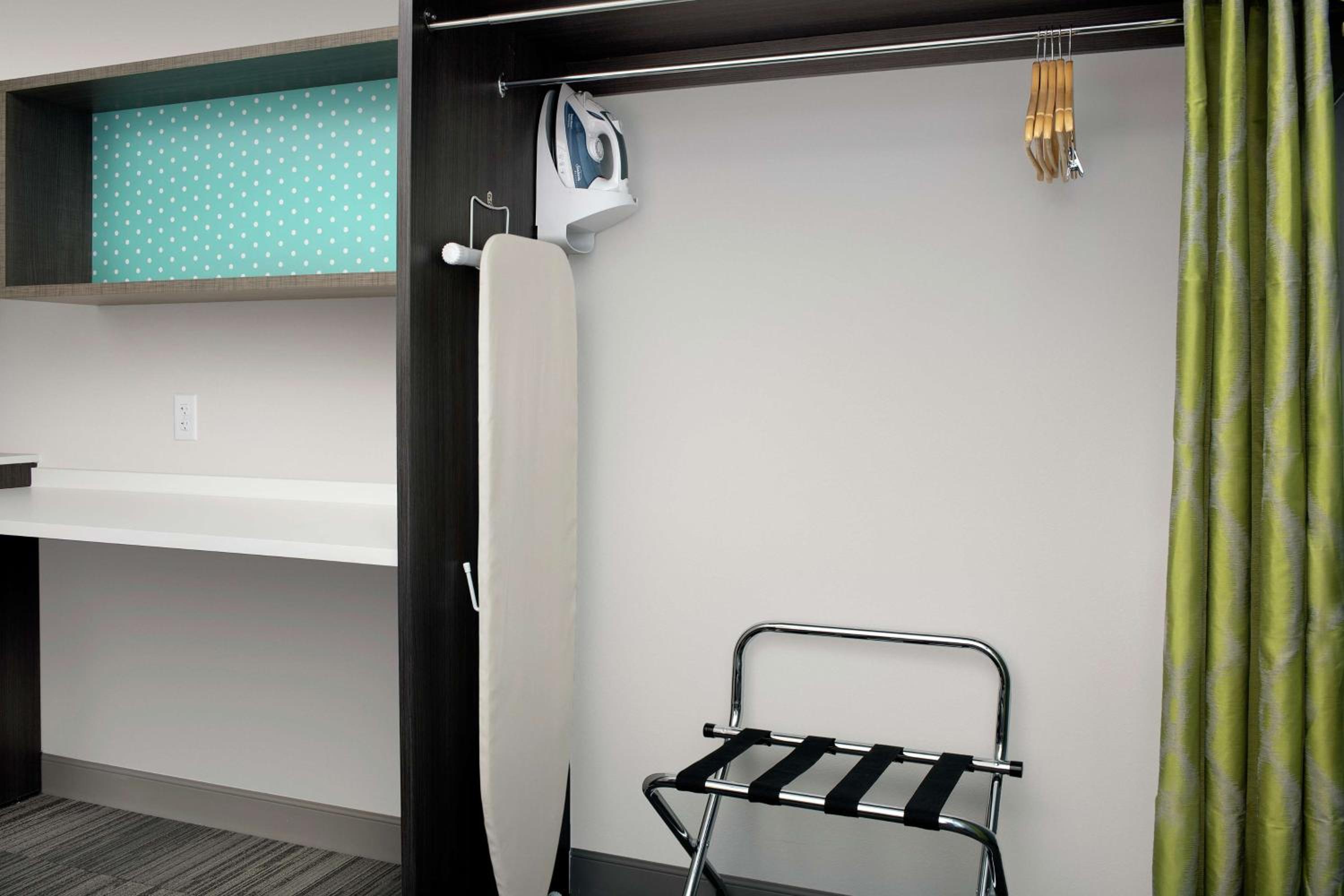 King Studio Suite - Non-Smoking - Photo 6