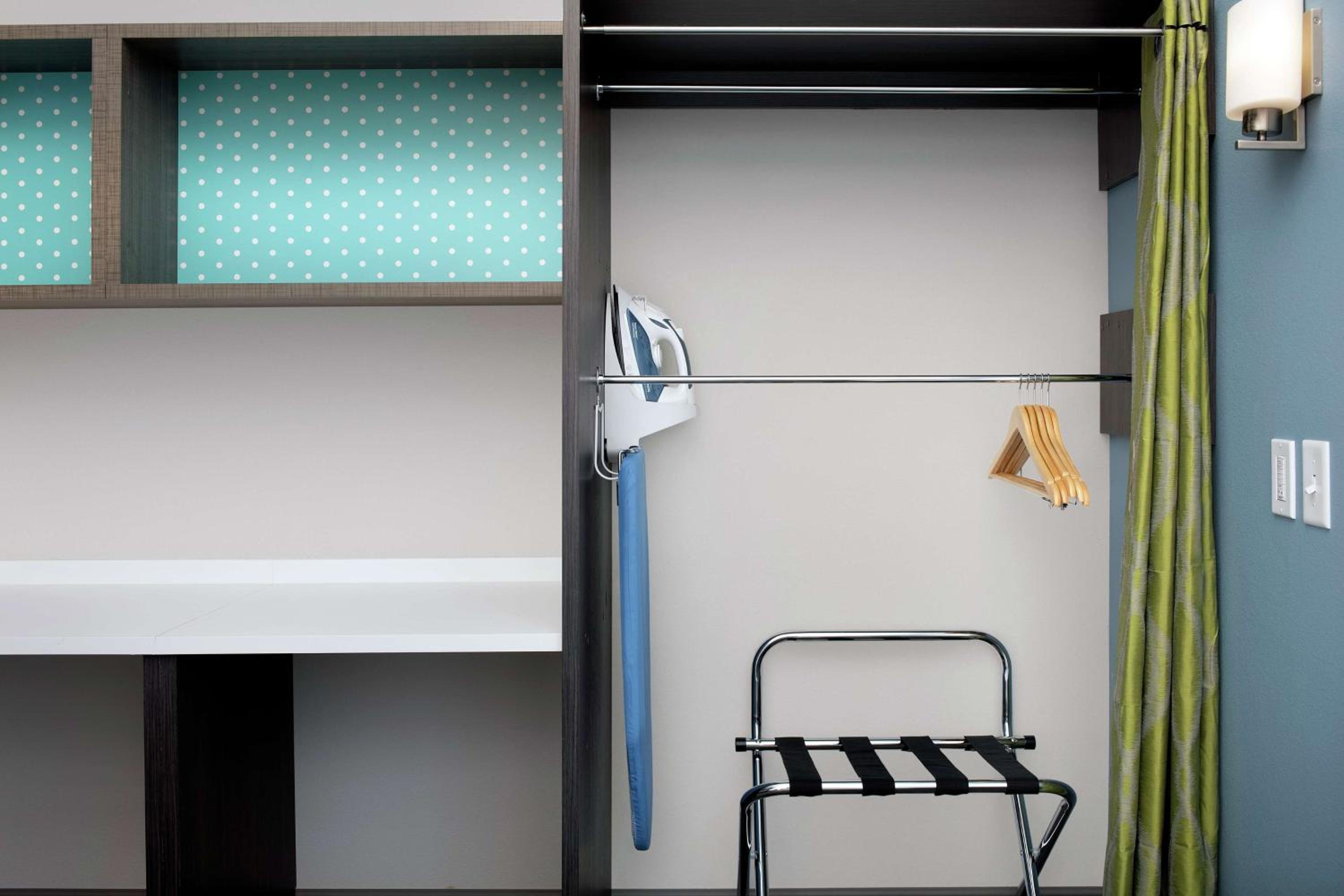 Queen Studio with Two Queen Beds - Mobility Access/Non-Smoking - Photo 3