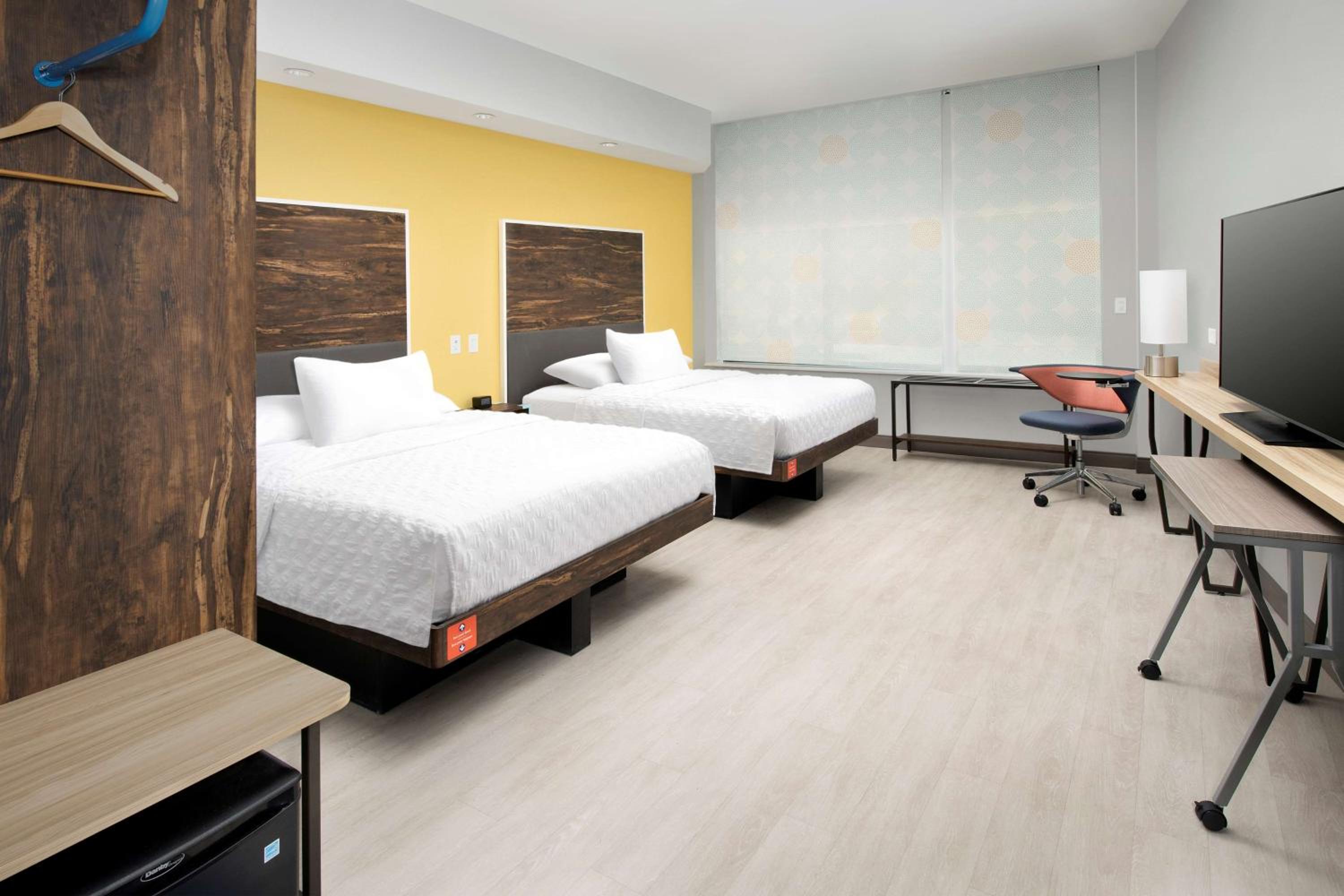 Queen Room with Two Queen Beds - Hearing Access