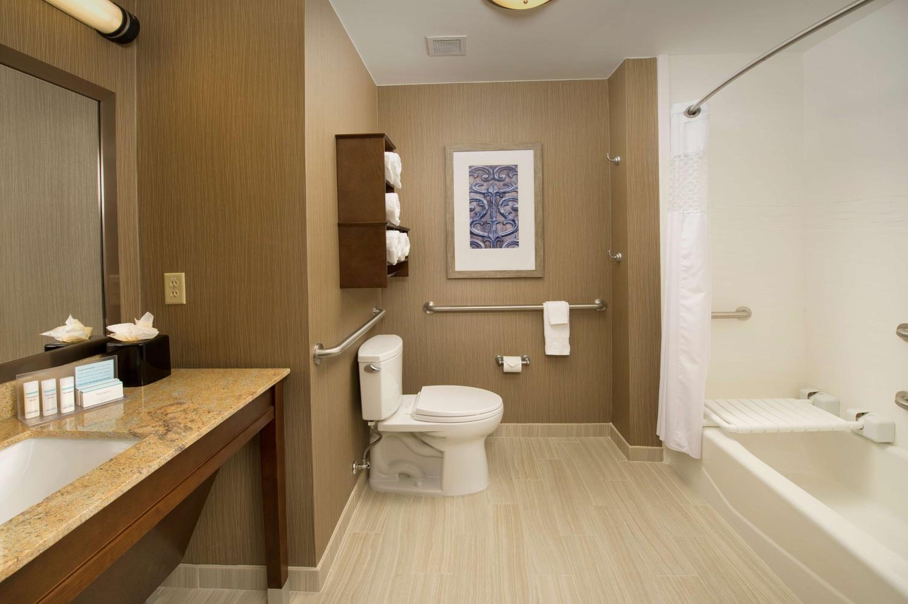 King Room - Hearing Access/Non-Smoking