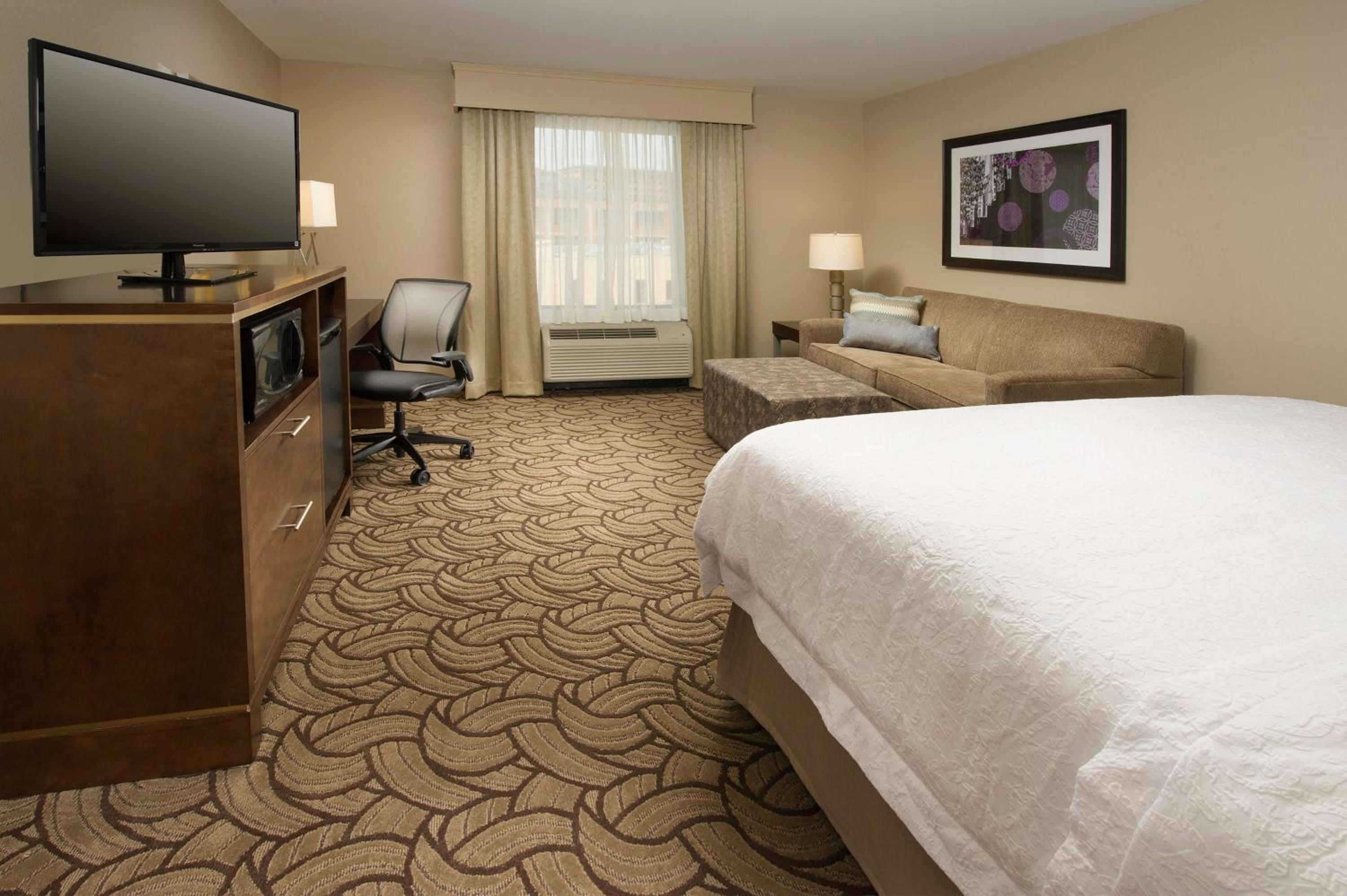 King Room with Sofa Bed - Non-Smoking