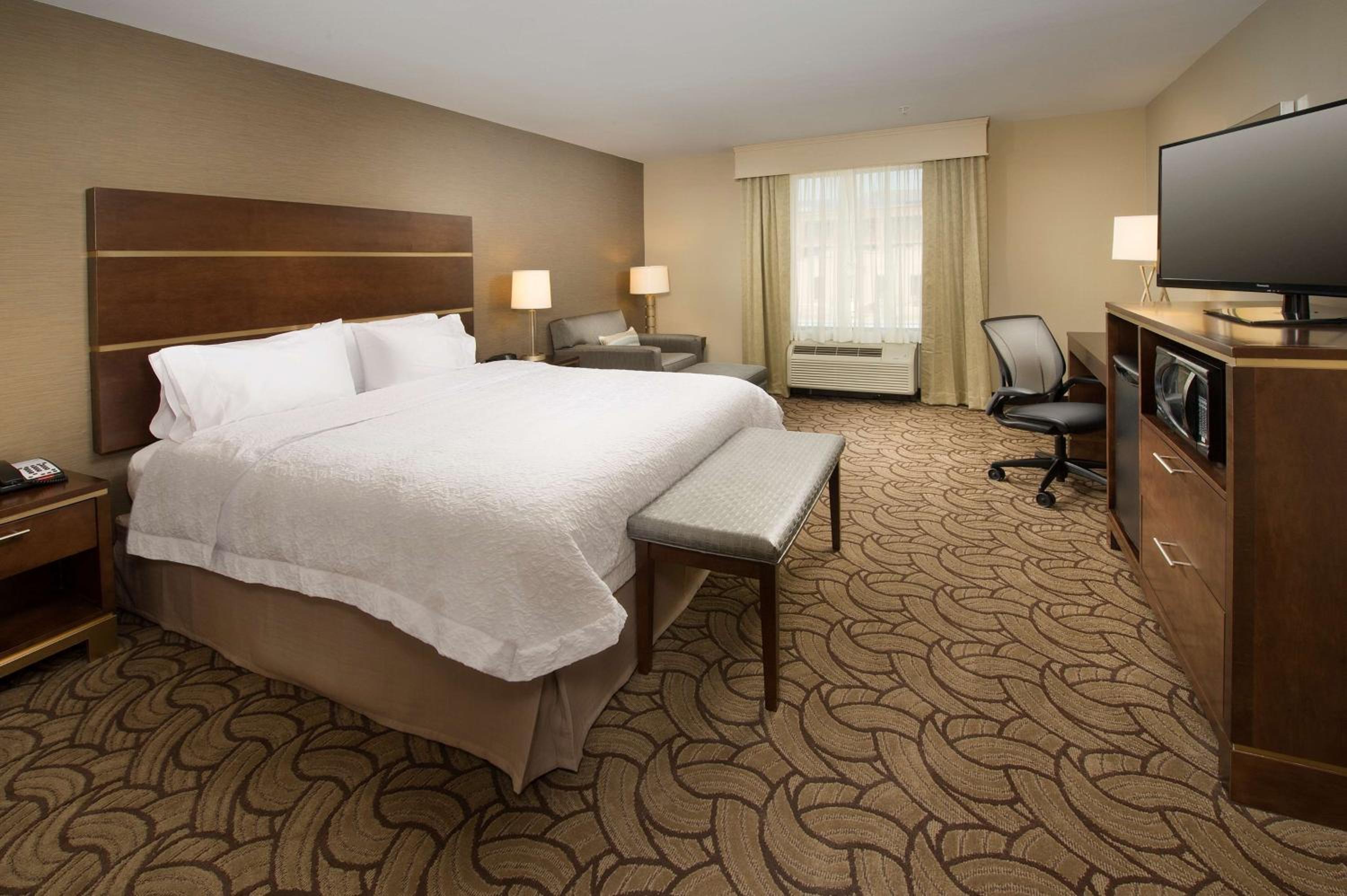 King Room - Hearing Access/Non-Smoking