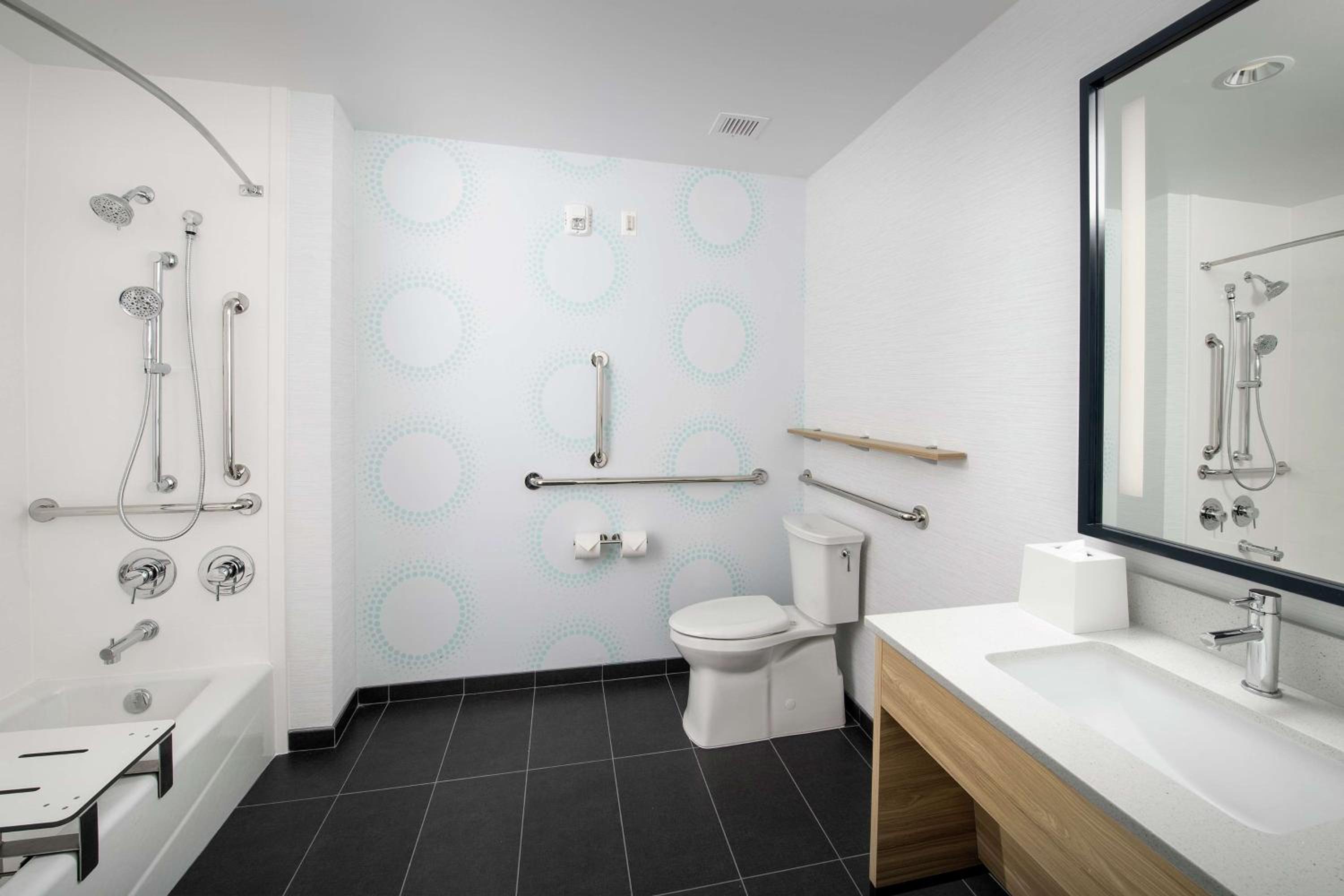 Queen Room with Two Queen Beds - Mobility and Hearing Access - Photo 2