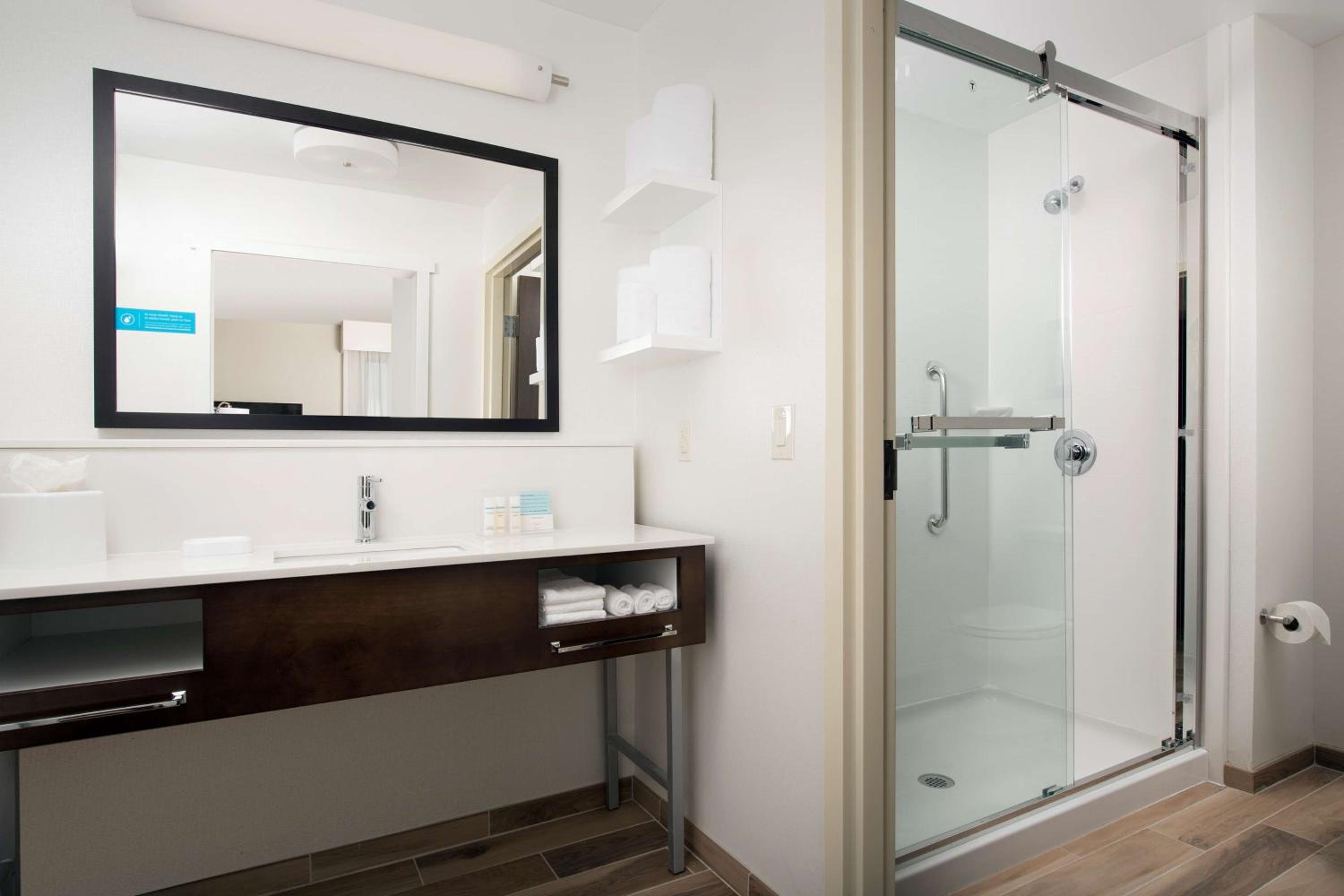 Queen Room with Two Queen Beds - Mobility and Hearing Access/Non-Smoking